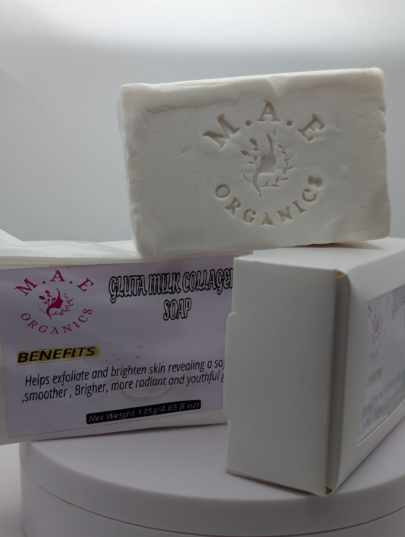 EXTRA PURE GLUTA WHITE SOAP Enriched with Glutathione & Fresh Collagen for effective skin brightening • Gently removes dirt and dead skin cells without drying out skin • Soothes sun-damaged skin and