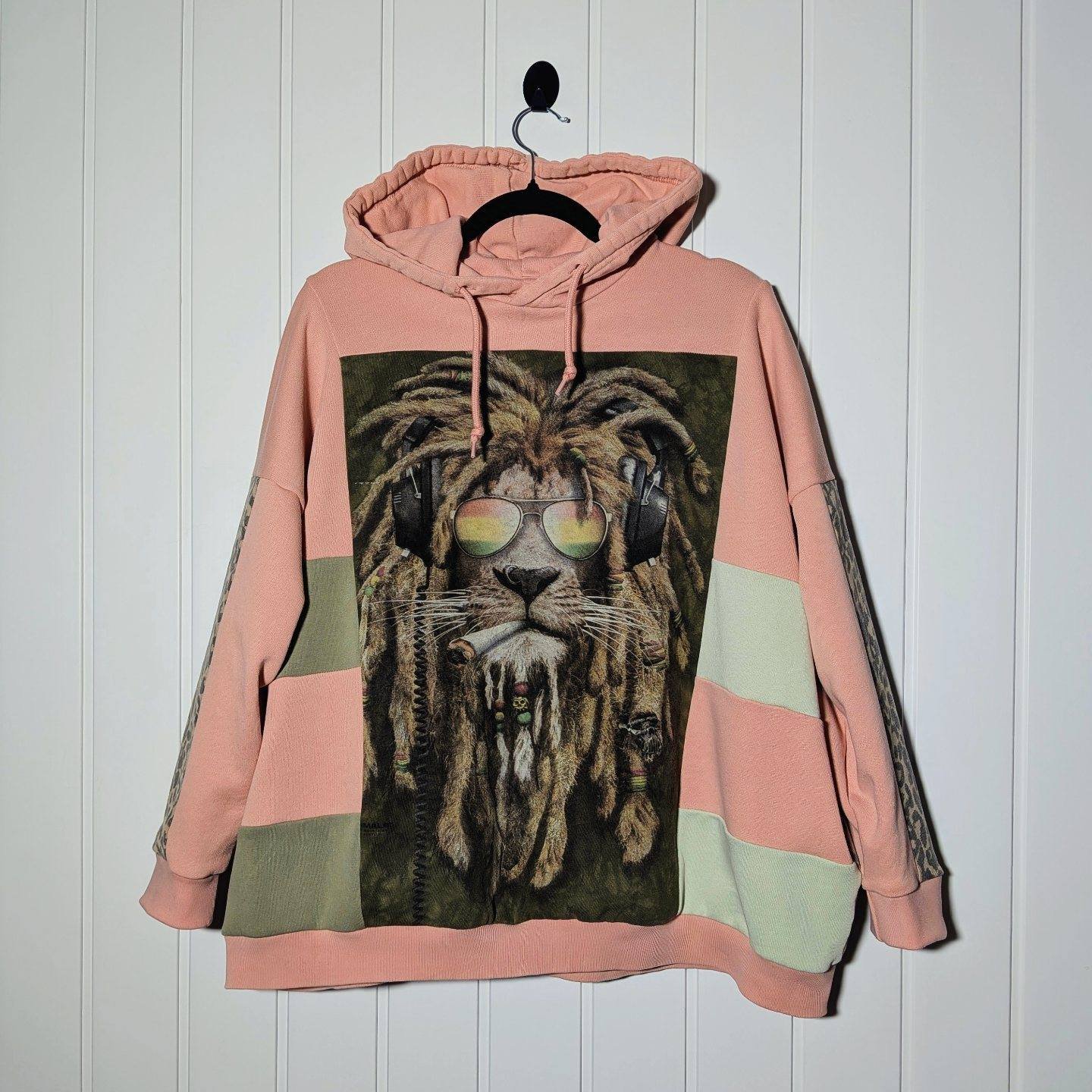 A small batch of upcycled sweatshirts ?