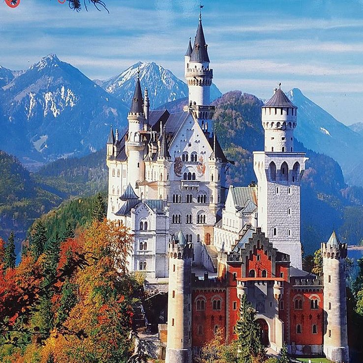 GatesFly - Neuschwanstein Castle, Bavaria, Germany 🇩🇪 This iconic view ...