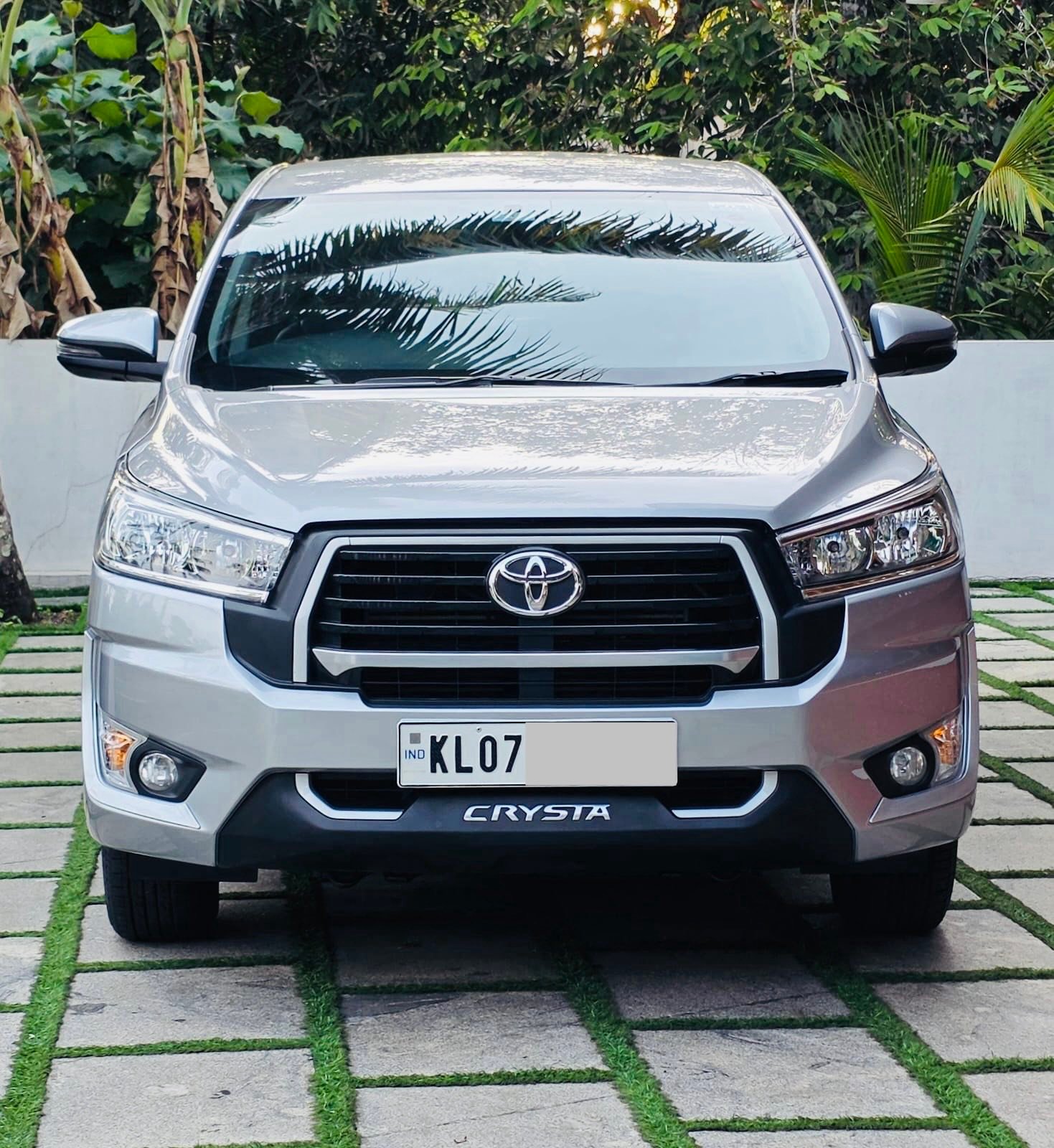 Innova Crysta 2.4gx plus mt diesel for sale