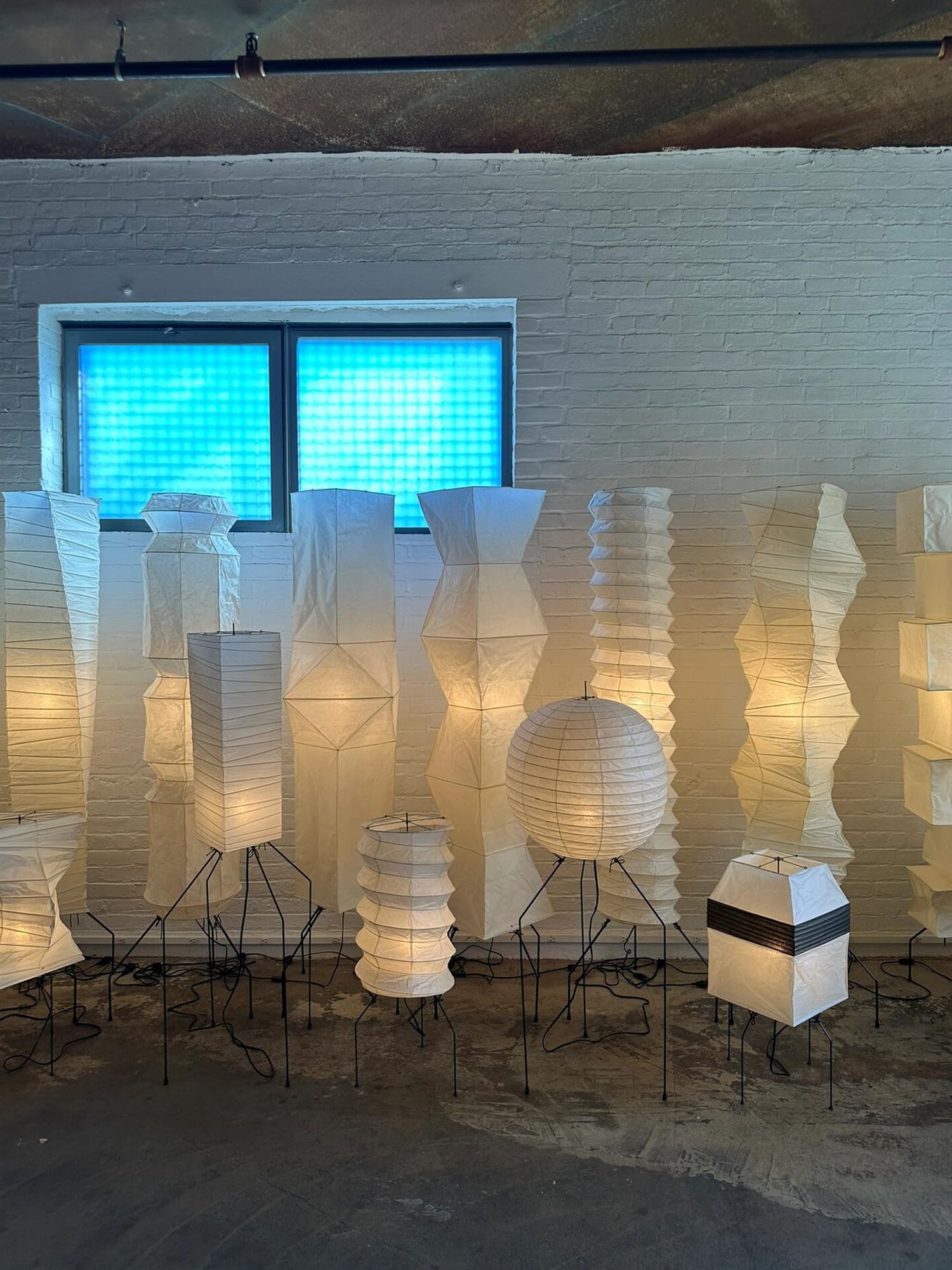 Created in 1984, the Akari UF3-DL Floor Lamp is part of the UF 