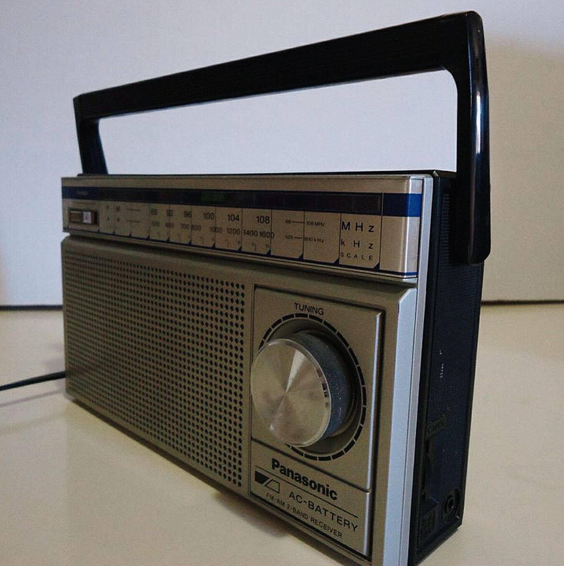 National Panasonic RF-1180, a vintage 6-band receiver from the 1970s