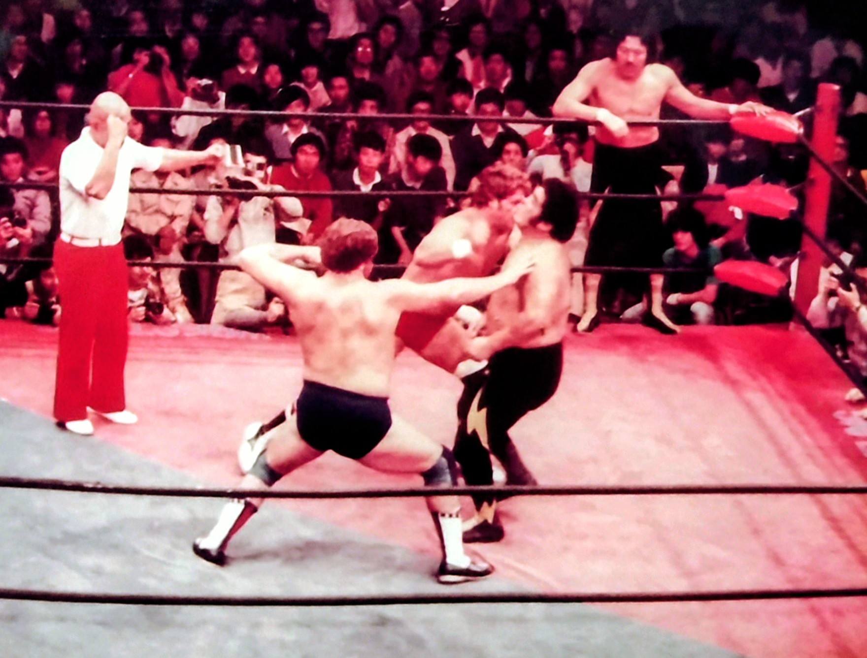 1994年1月4日、新日本プロレス・東京ドーム大会。 アントニオ猪木 VS 