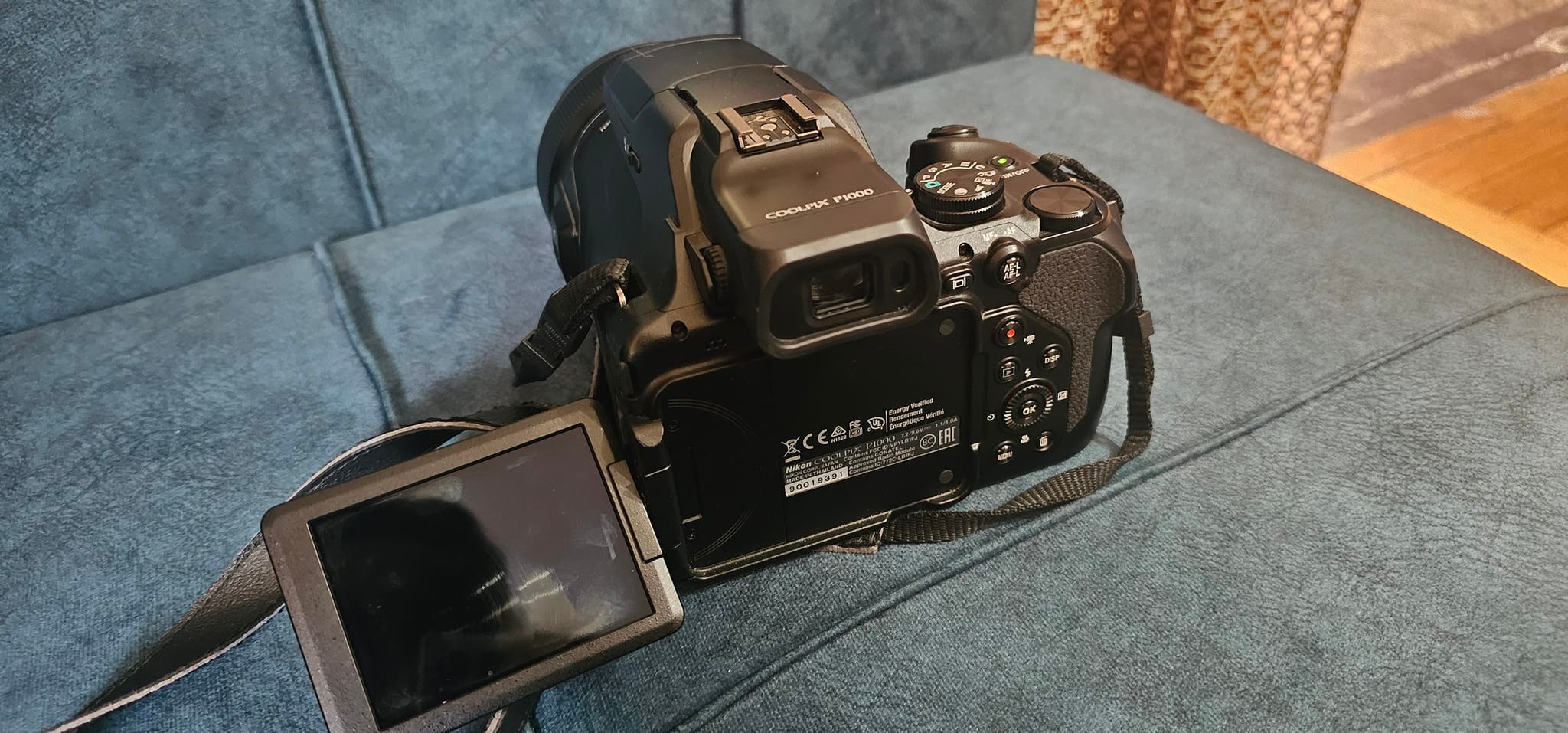 Why is my Nikon p1000 screen black?