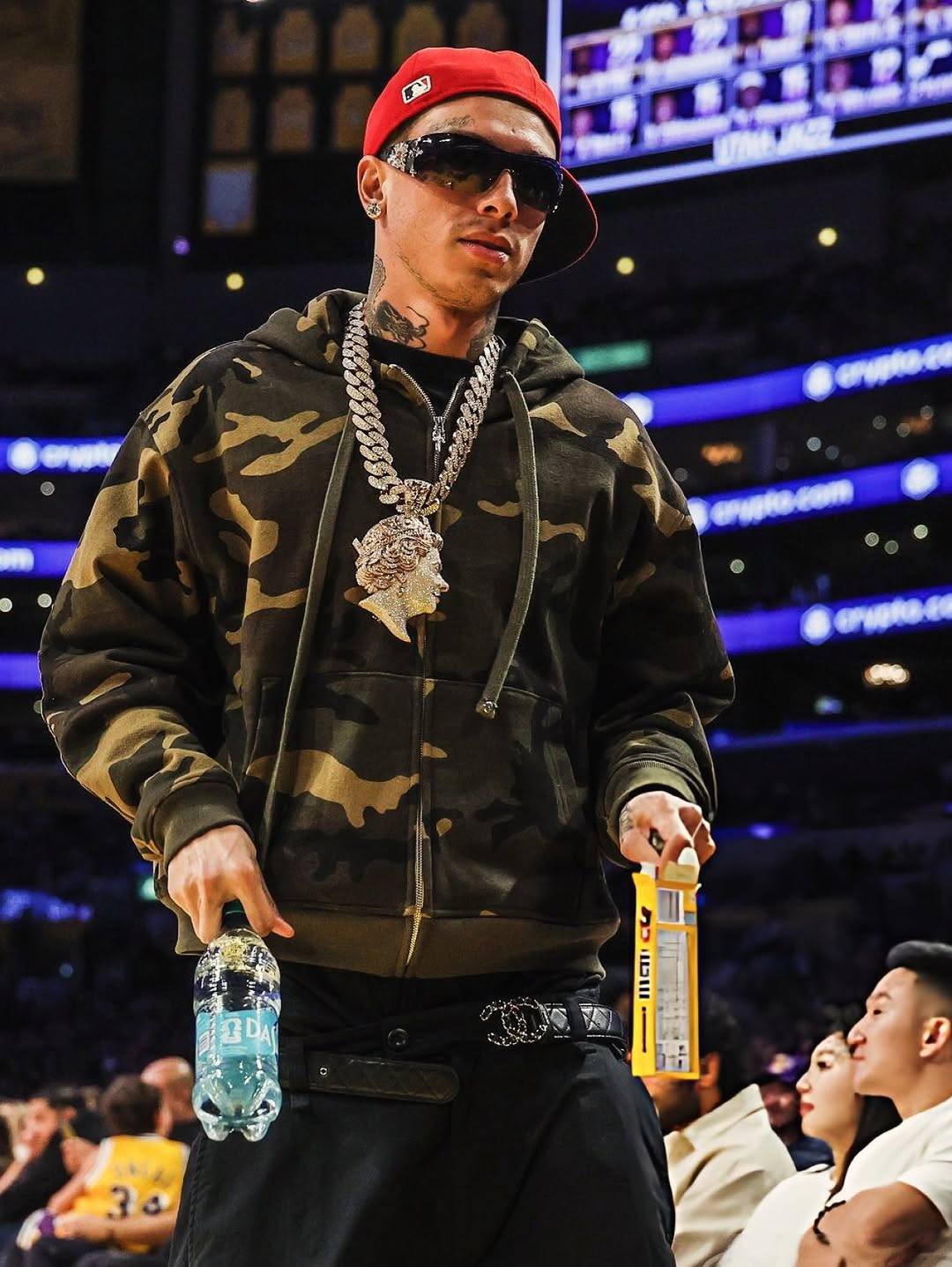 LAKERS 23 ゲームシャツ S central cee着用 Central Cee at the Utah Jazz vs LA Lakers game 📍