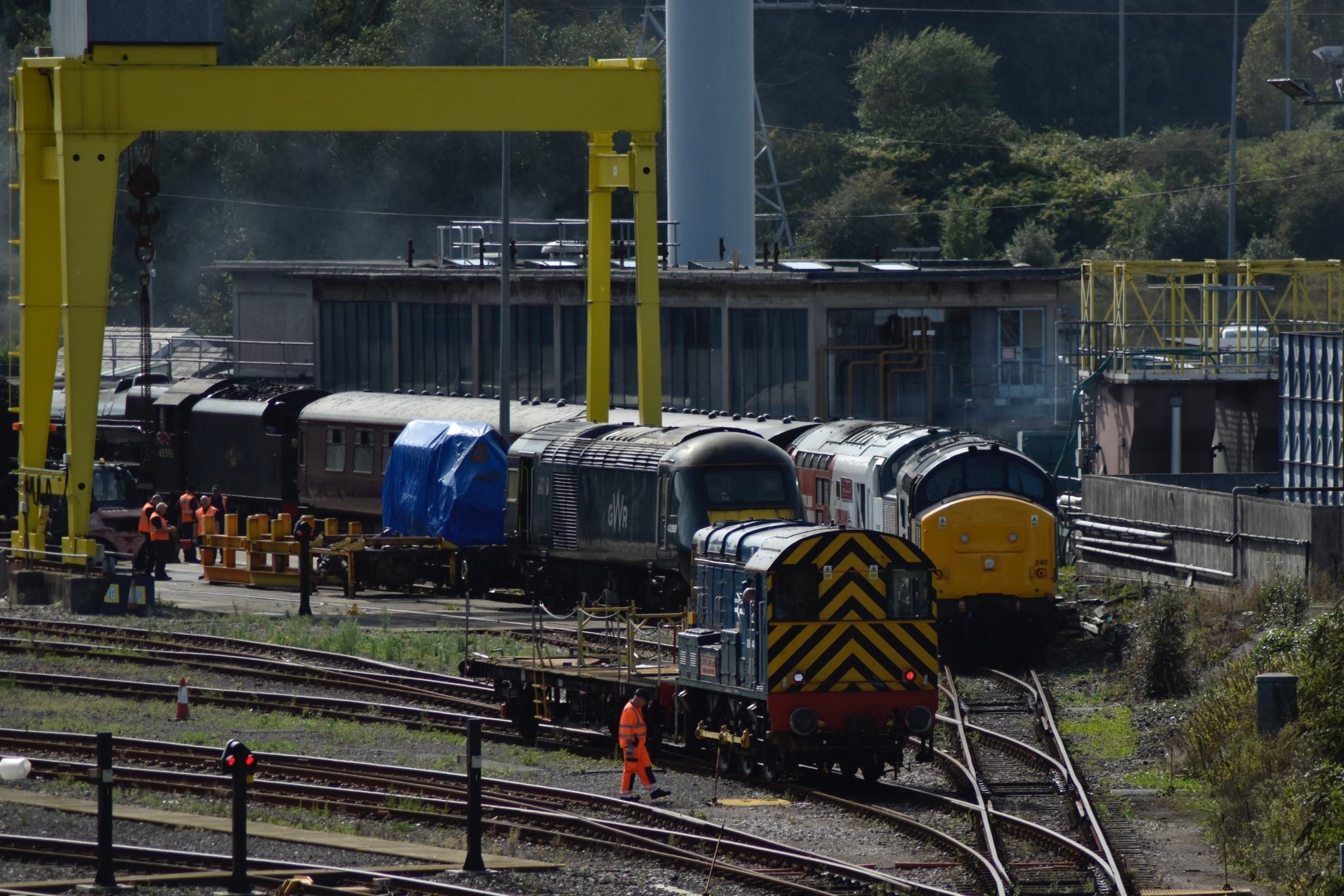 GWR Shunter 08641 'Pride of Laira' with now officially a GWR unit