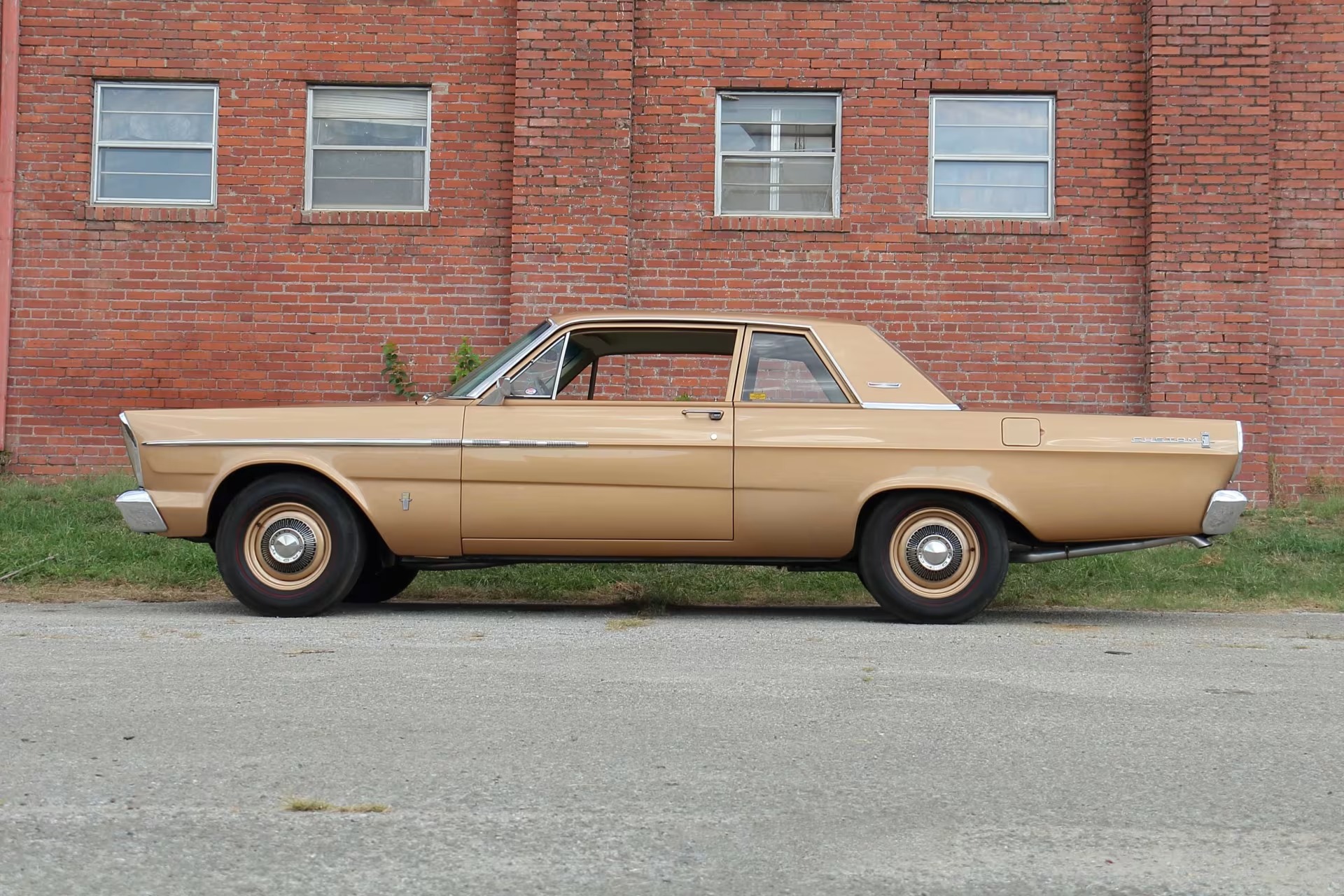ThrowBackThursday to the 1965 Ford Custom!