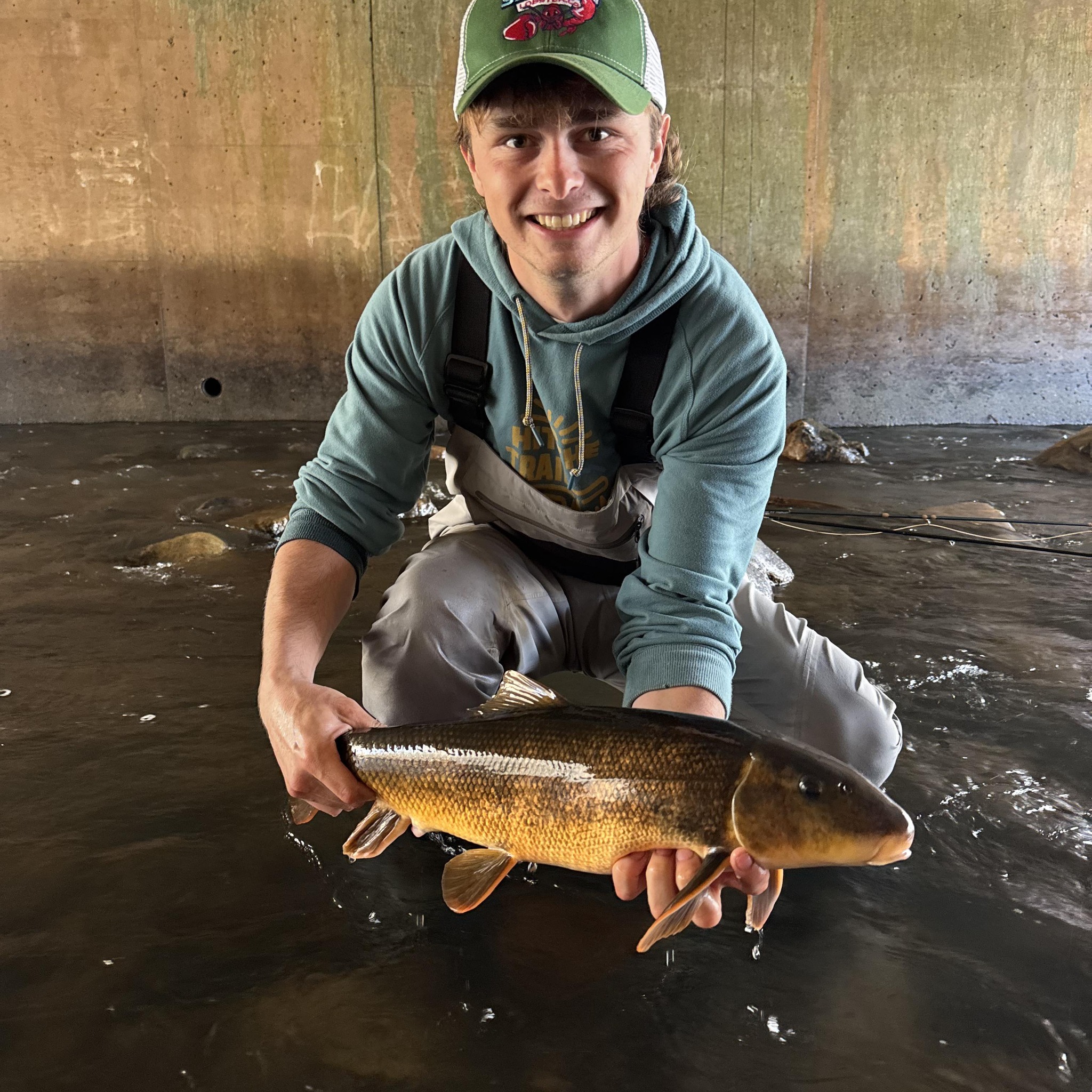 THE FLY FISHING GROUP | From taking the hook out to glueing the thread ...