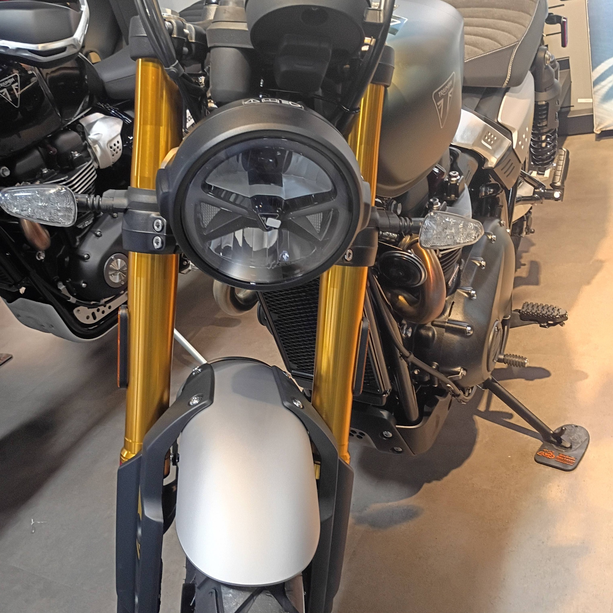 LOOK AT THIS BEAUTY!!! 2026 Scrambler 900 in that Matte Khaki