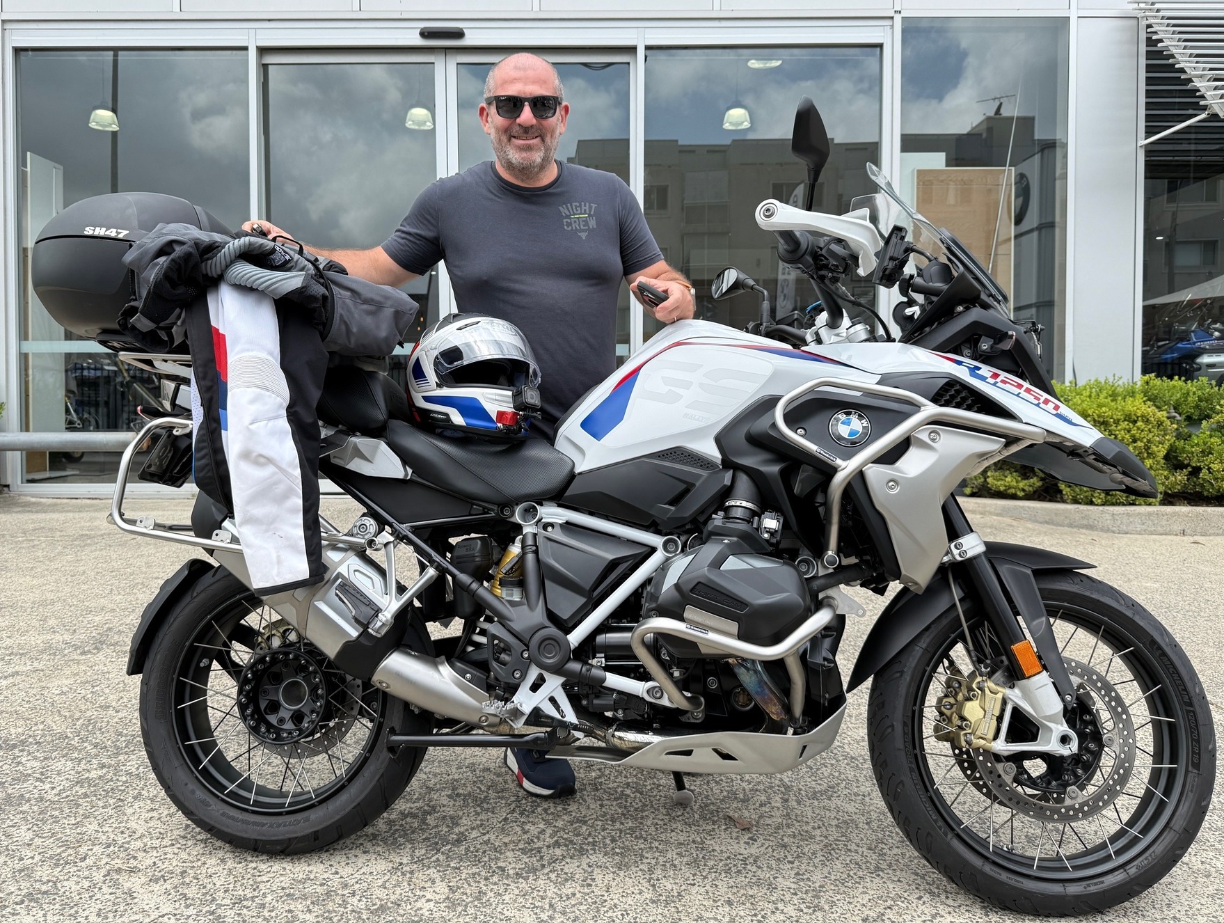 Shad top box quality and handling on BMW R1250RS?