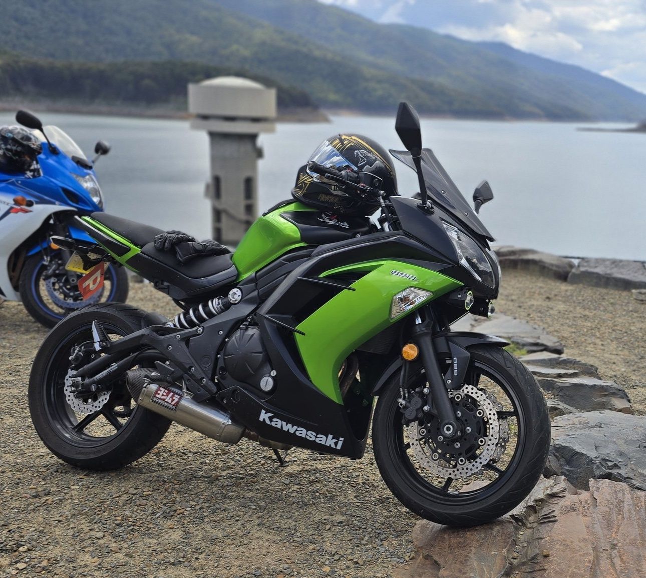 How to replace mirrors on a 2013 Kawasaki Ninja 650
