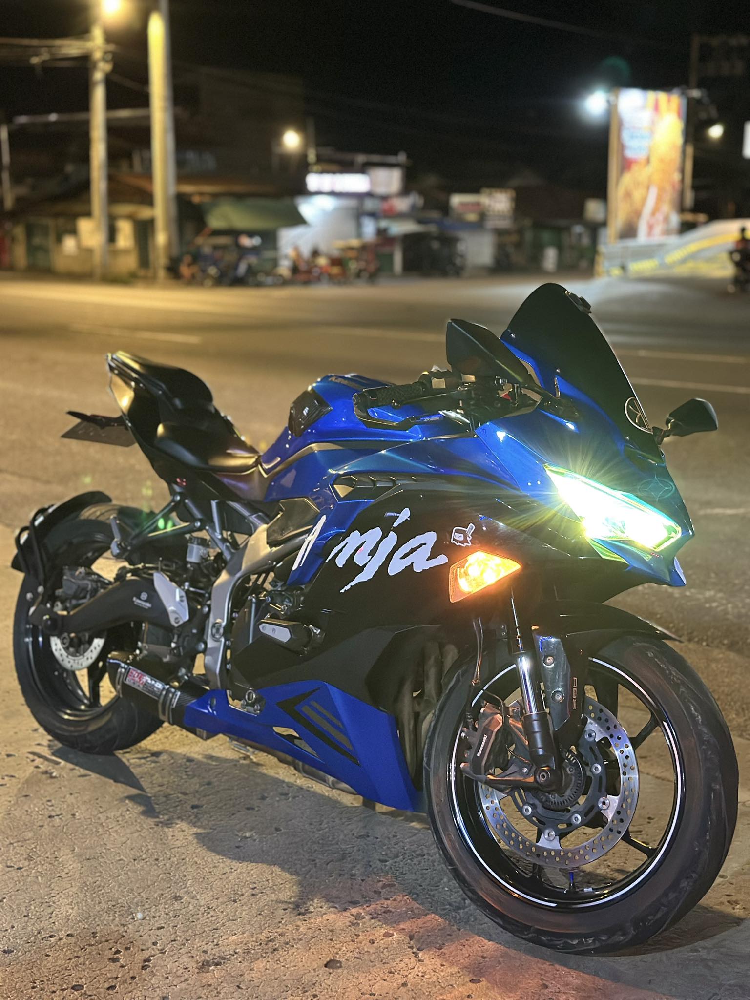 Kawasaki zx25r 2022 model Original 2 keys ABS quick shift up