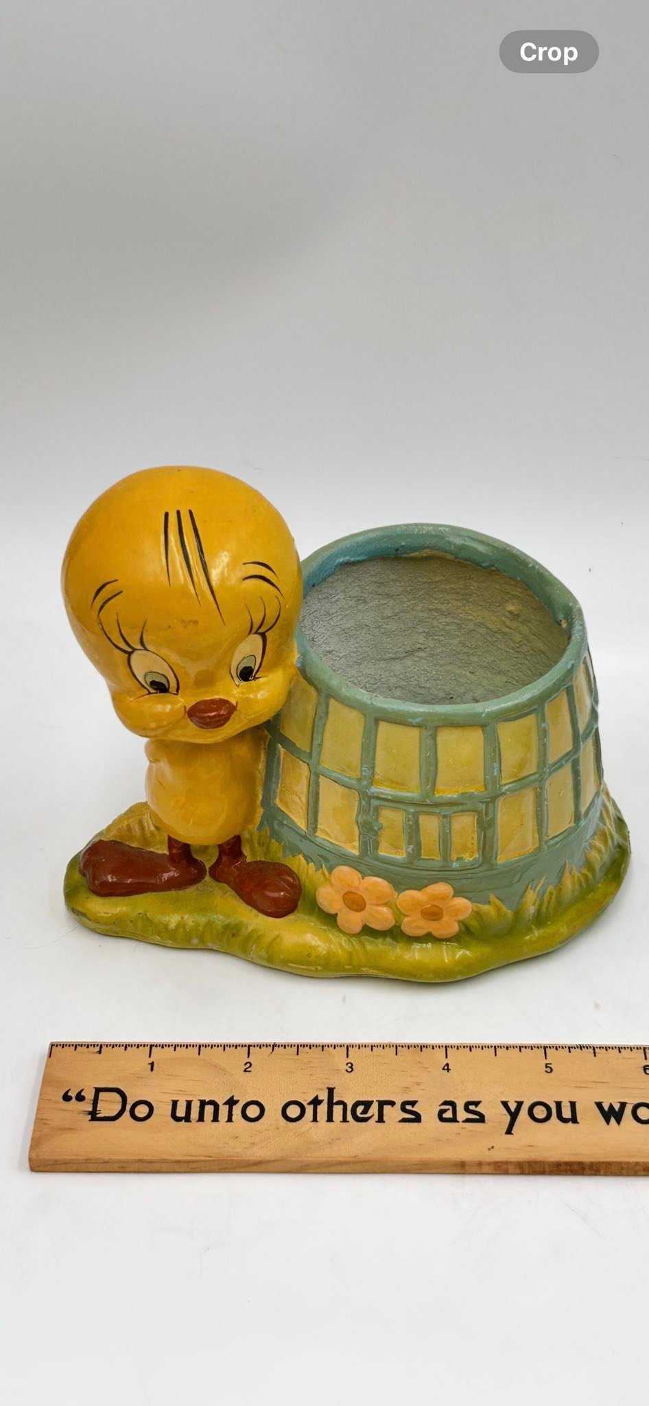 What is the information on the base of the 1977 Tweety Bird planter?