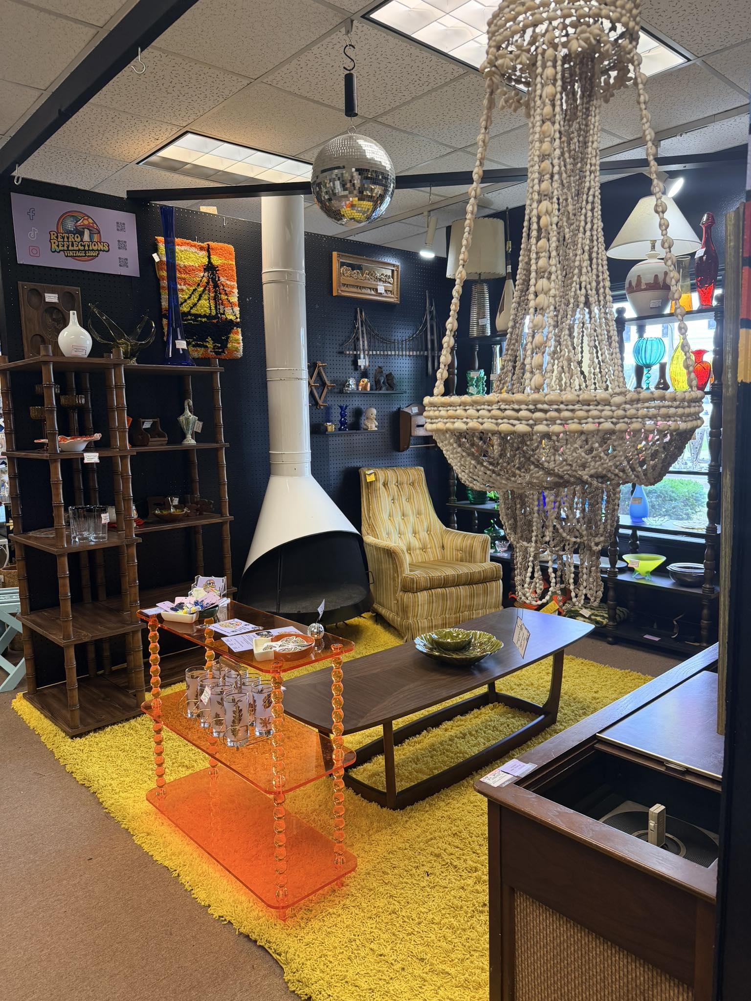 Retro Reflections Vintage Shop | Toledo OH