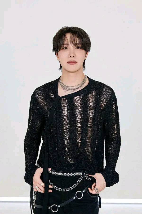 J-HOPE FIRST STAGE PERFORMANCE OF KILLIN' IT GIRL 💜🔥