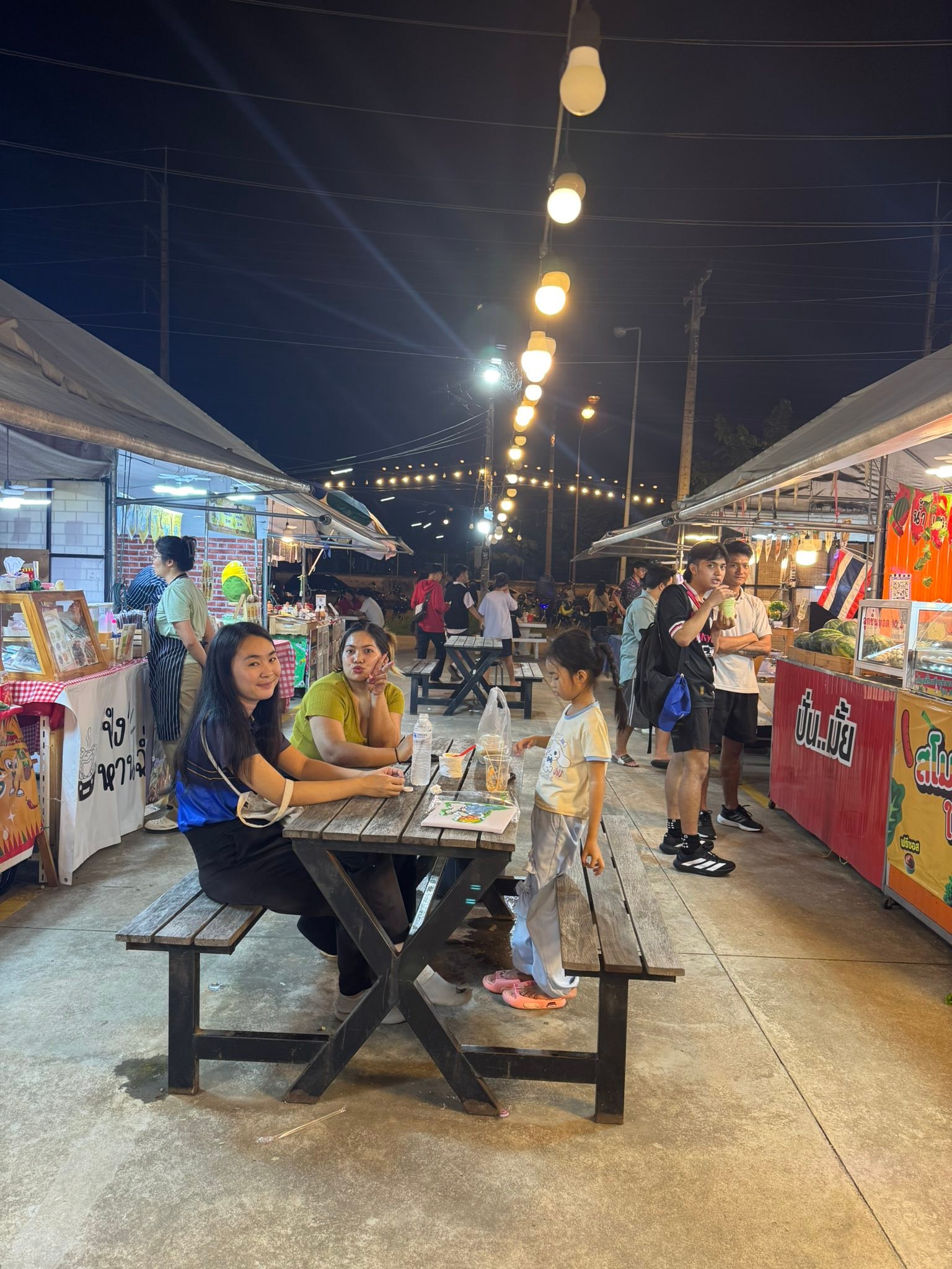 ตลาดเช็คพอยท์ -... - ตลาดเช็คพอยท์ - Checkpoint Night Market