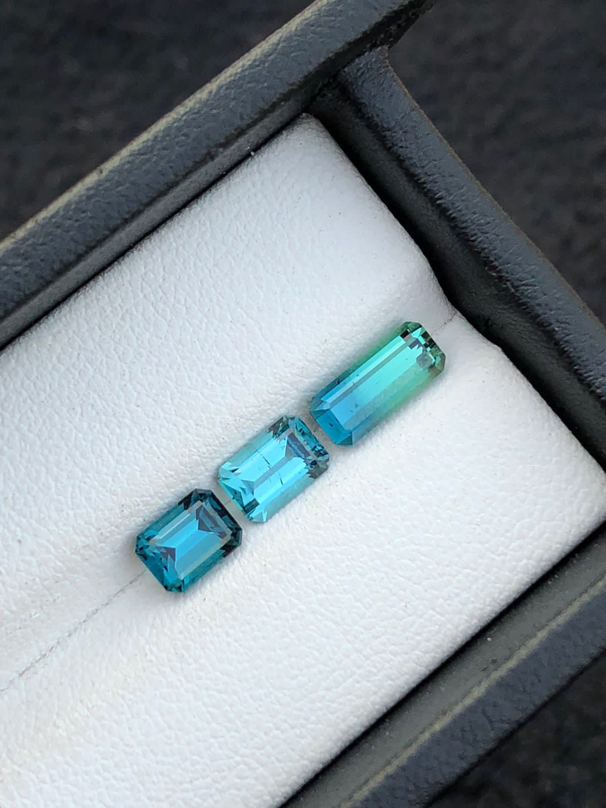 Tourmaline Indigolite Naturelle 4,57 Ct - Couleur Bleu Indigo, Qualité AAA, Taille Rectangle