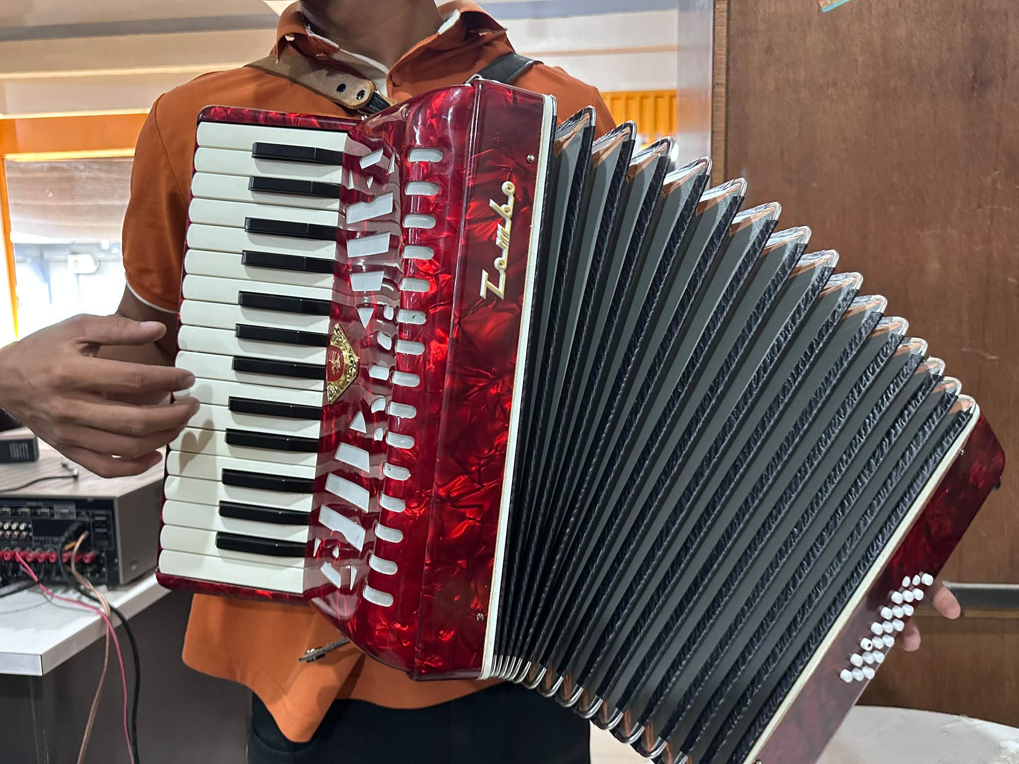 🎶 VINTAGE FIND! 🇯🇵❤️ A classic TOMBO No. 211 Accordion — made