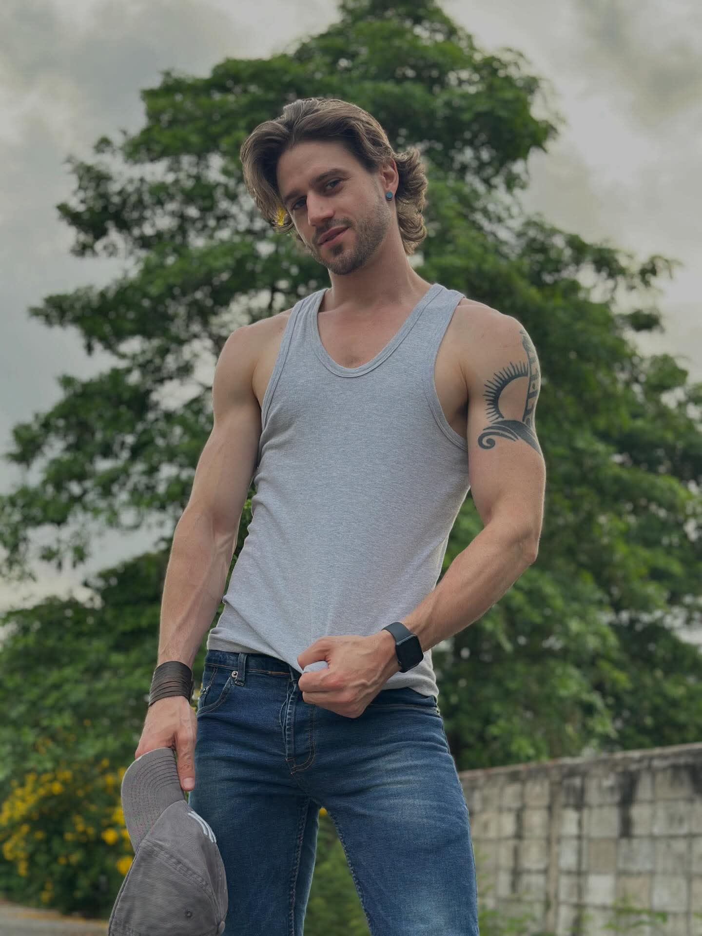 Very nice Delicious handsome player