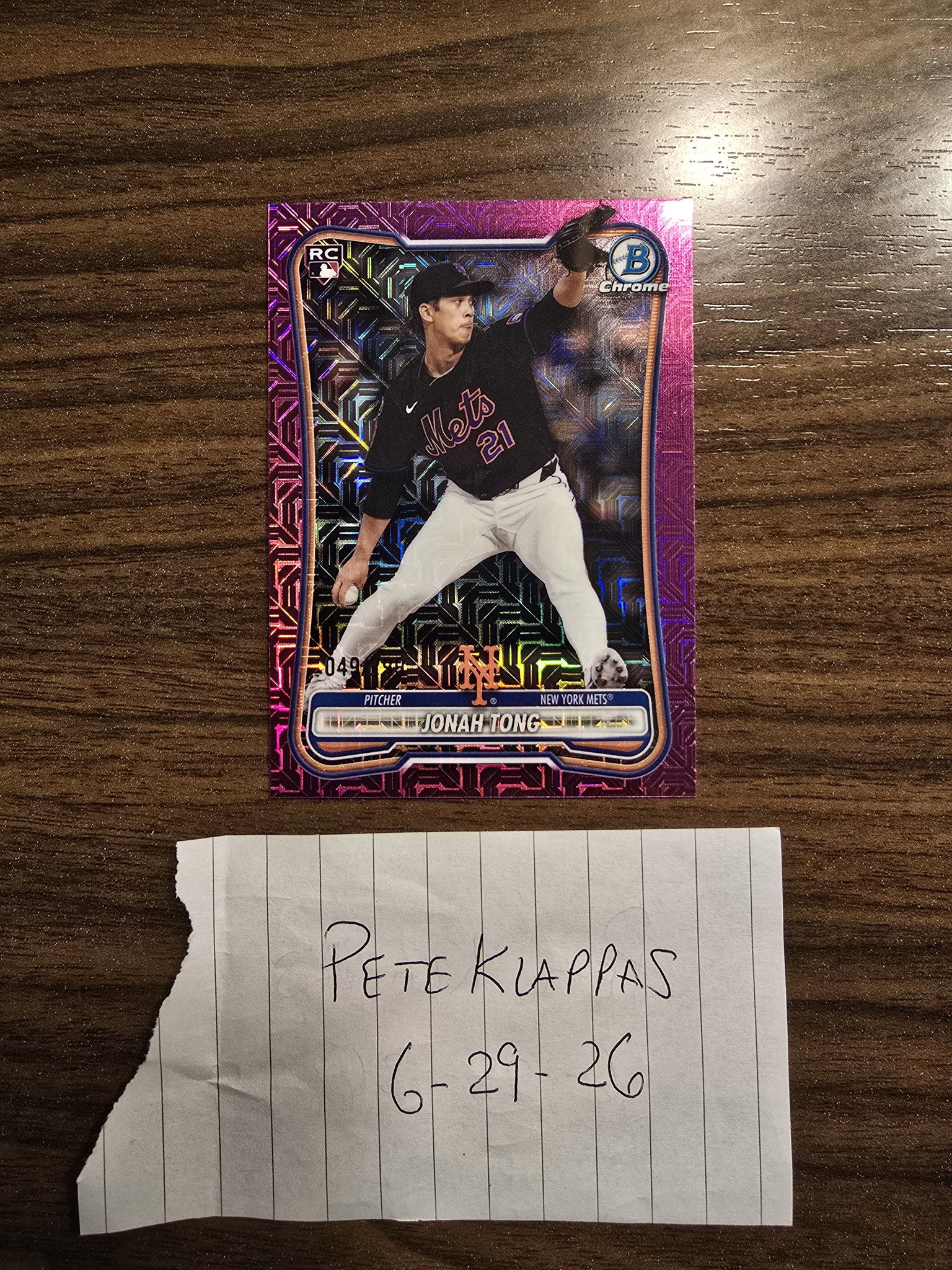 2026 Bowman Chrome Jonah Tong Fuchsia Mojo Refractor baseball card