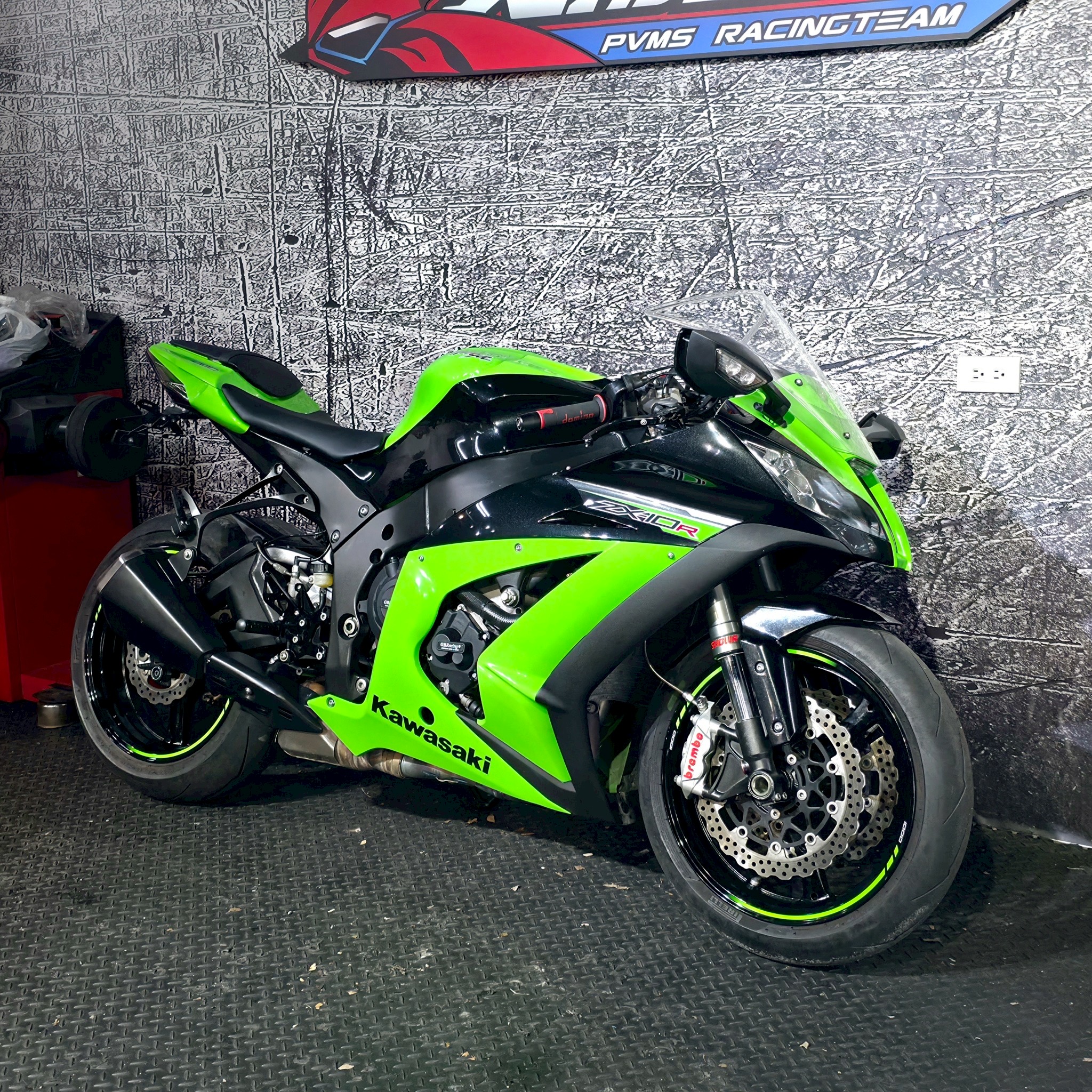 島 車輛名稱：KAWASAKI ZX-10R 出廠年份：2013 使用里程：18xxxKM 商品售