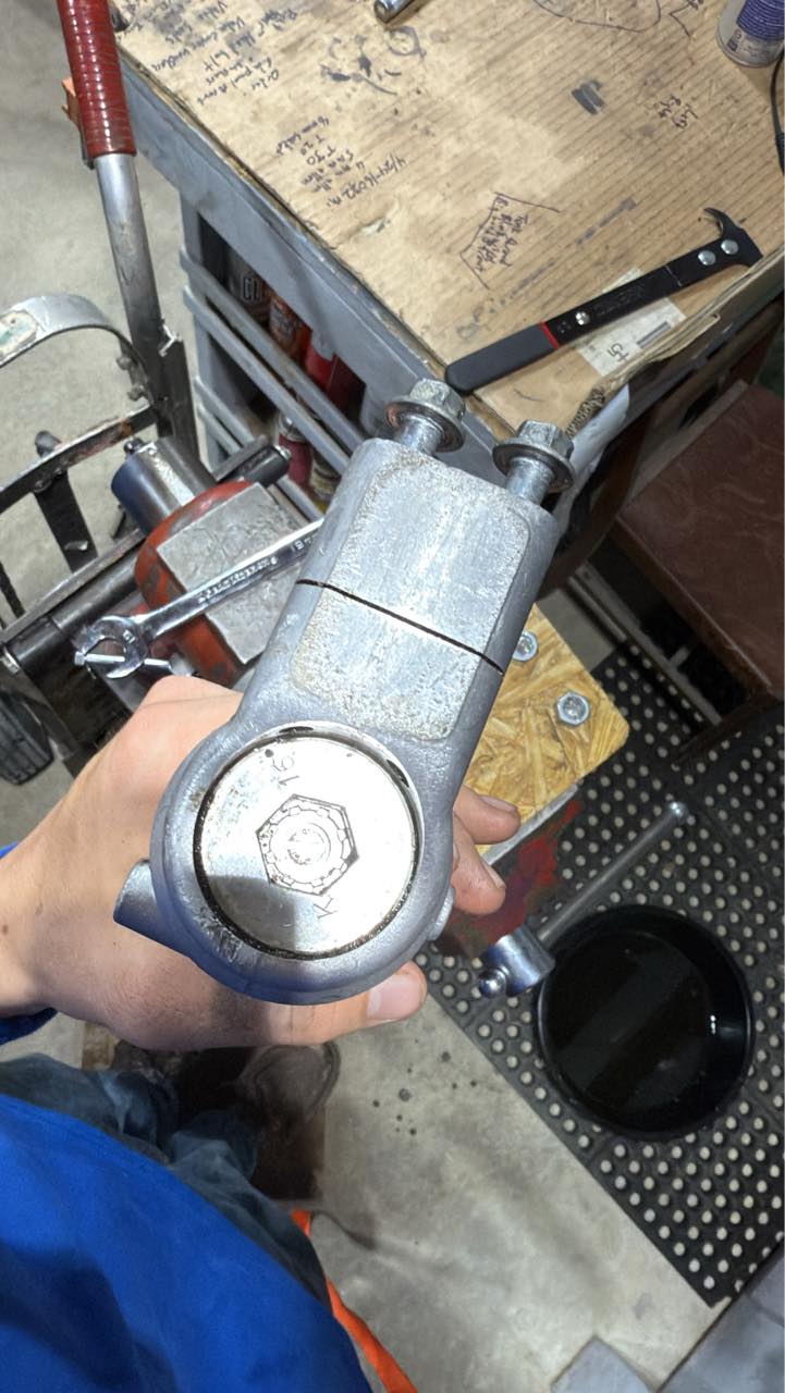トム What size Allen wrench fits 2014 fork tube bolts?