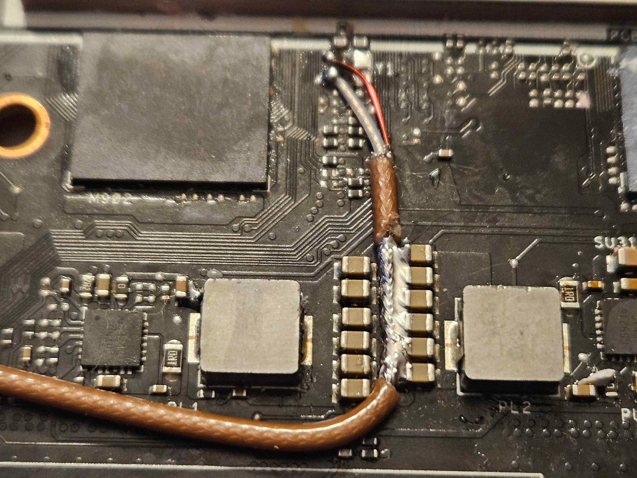 Asus rog astral lc rtx 5090 pcb shots