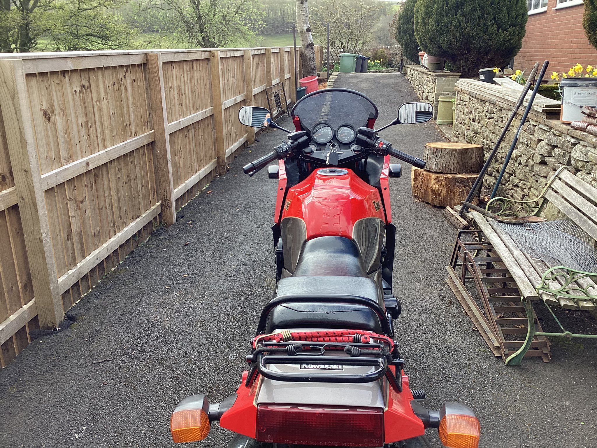 Like so many of GPZ900R owners the issue of the mirrors is ongoing