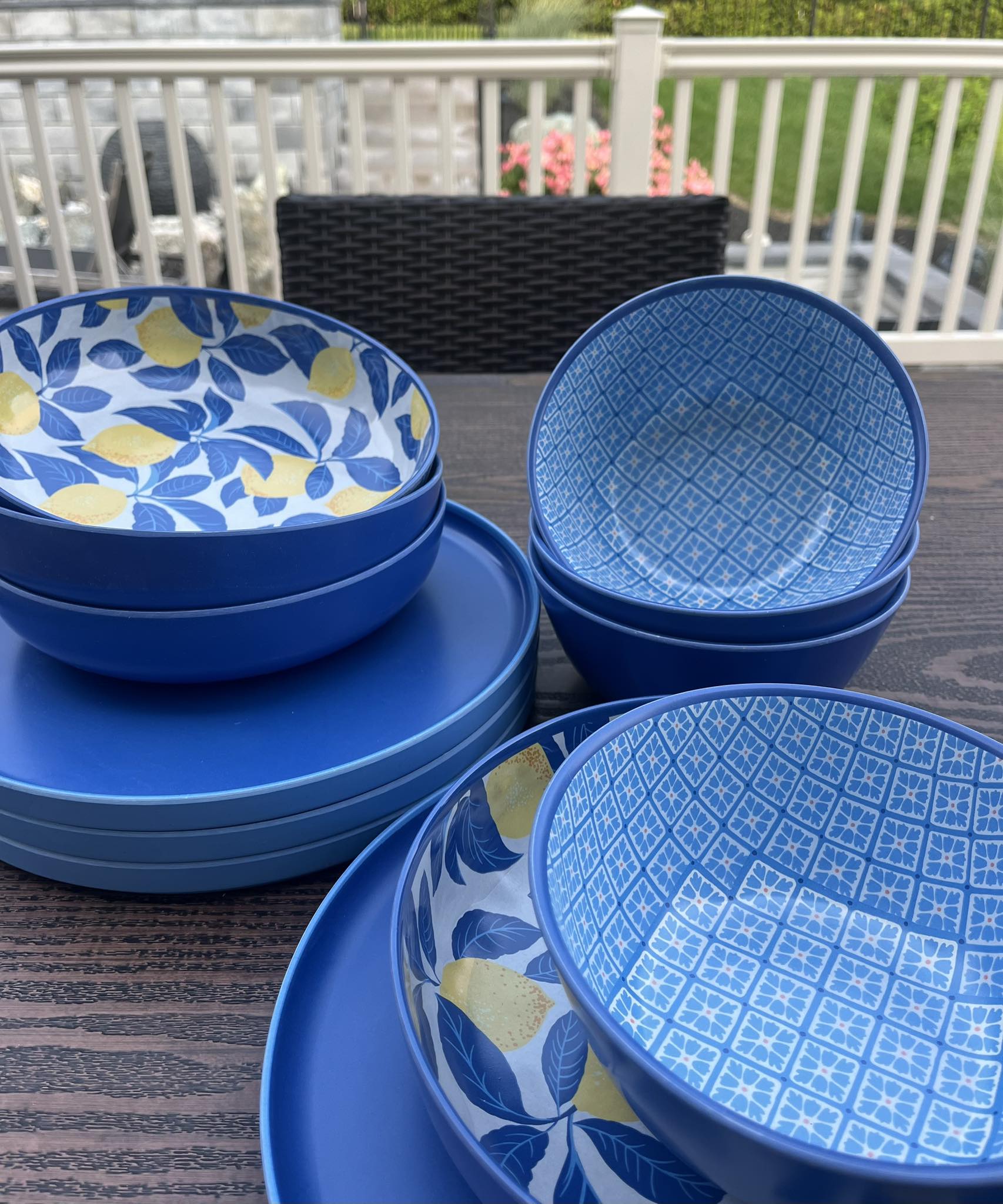 Beautiful summer dishes from Drew Barrymore at Walmart. They are