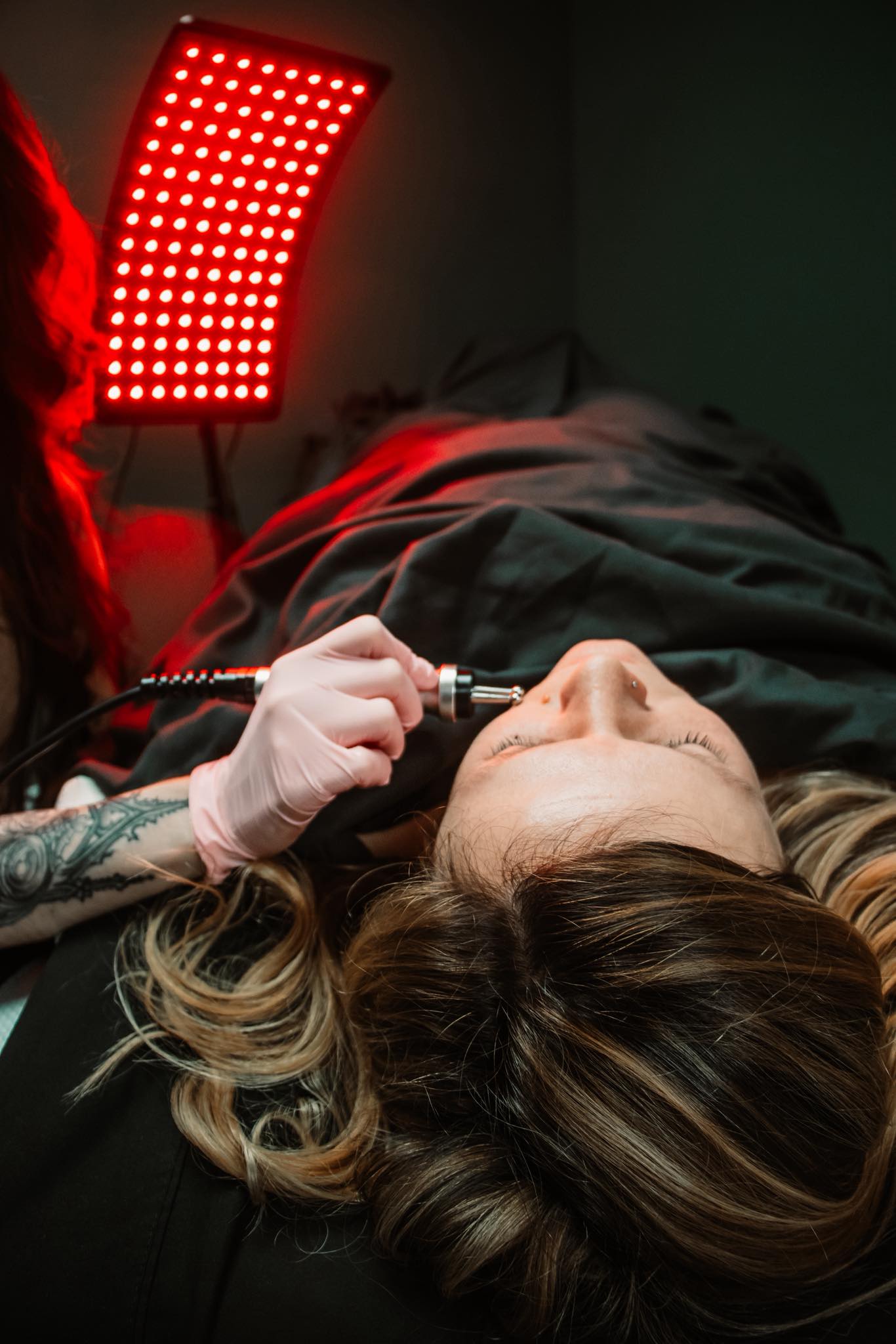Beyond - Red Light Therapy + Body Contouring 🔥 Red Light Therapy uses ...