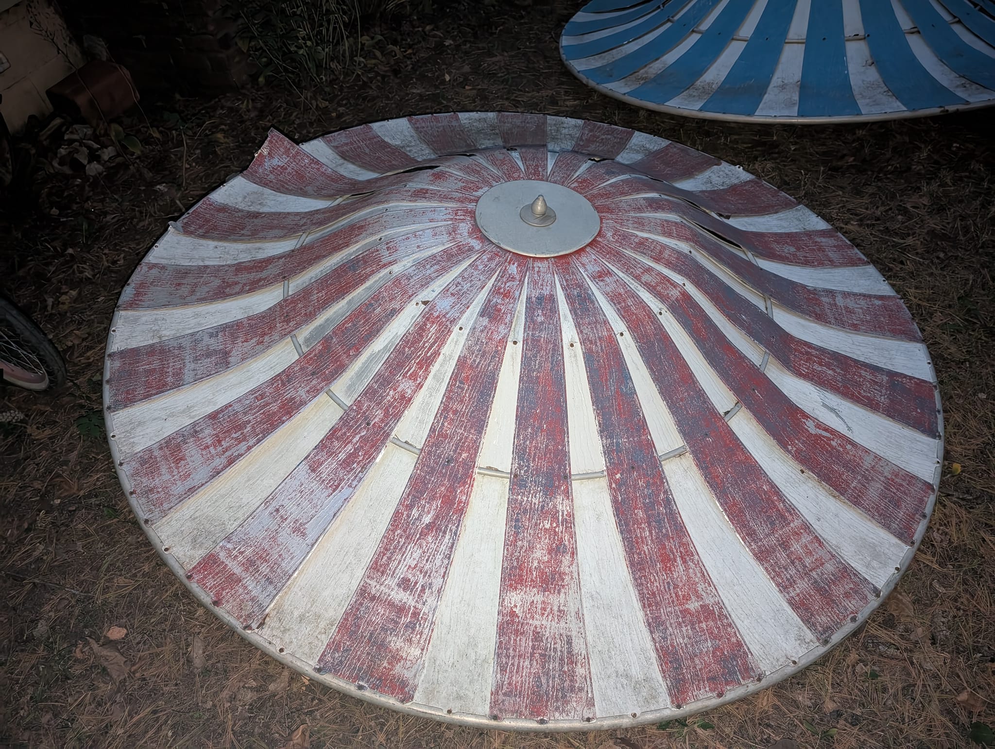 aluminum patio umbrella vintage Tempera 7ft Outdoor with Carry Bag, Beach Umbrella with Fringe Nothing soothes the heart like nostalgia After restoration of 1950's aluminum