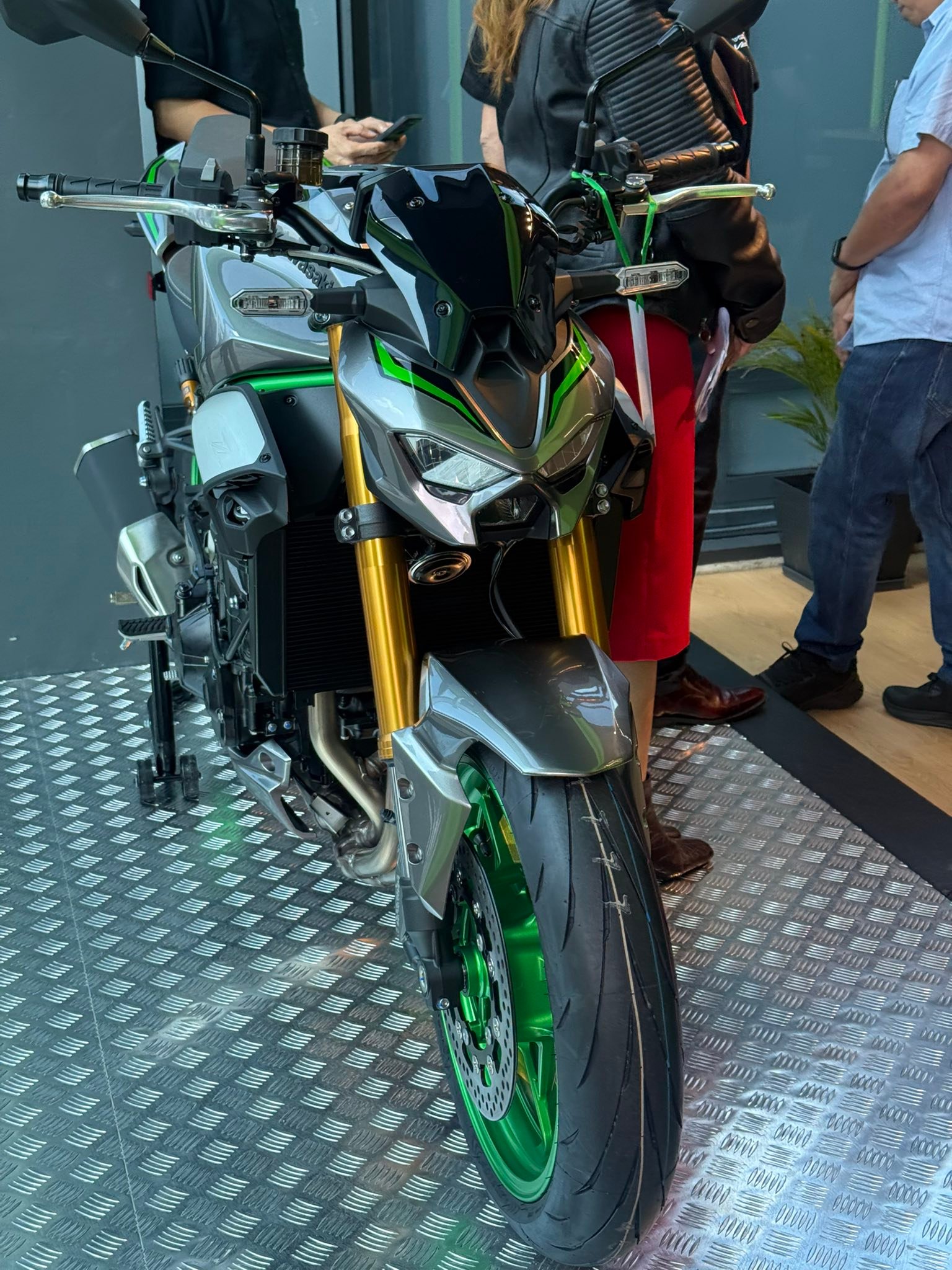 The All new 2025 z900 STD & SE is here 🔥 Z900STD RM47,800* Z900SE