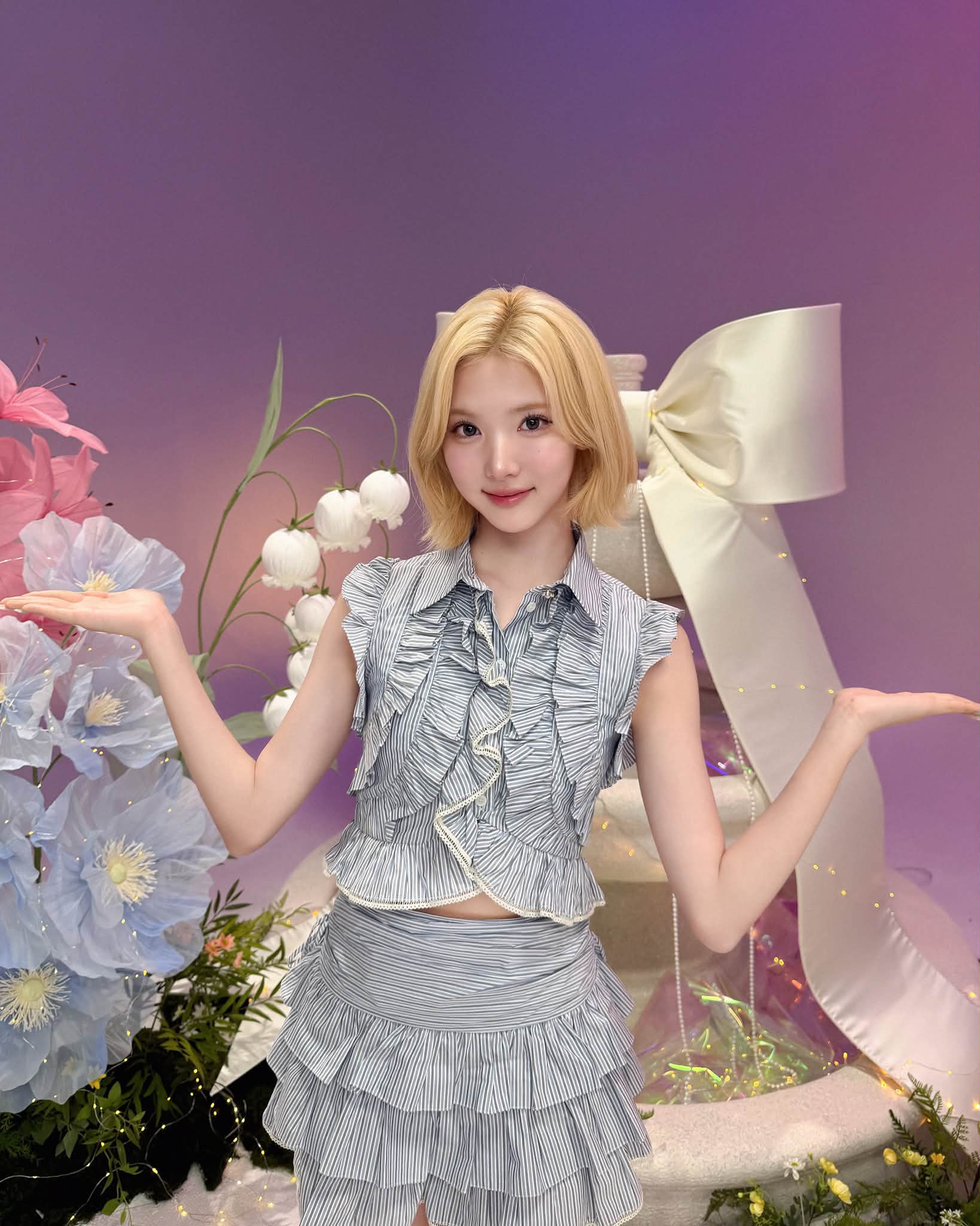 Hearts2hearts Jiwoo and Sana photo update