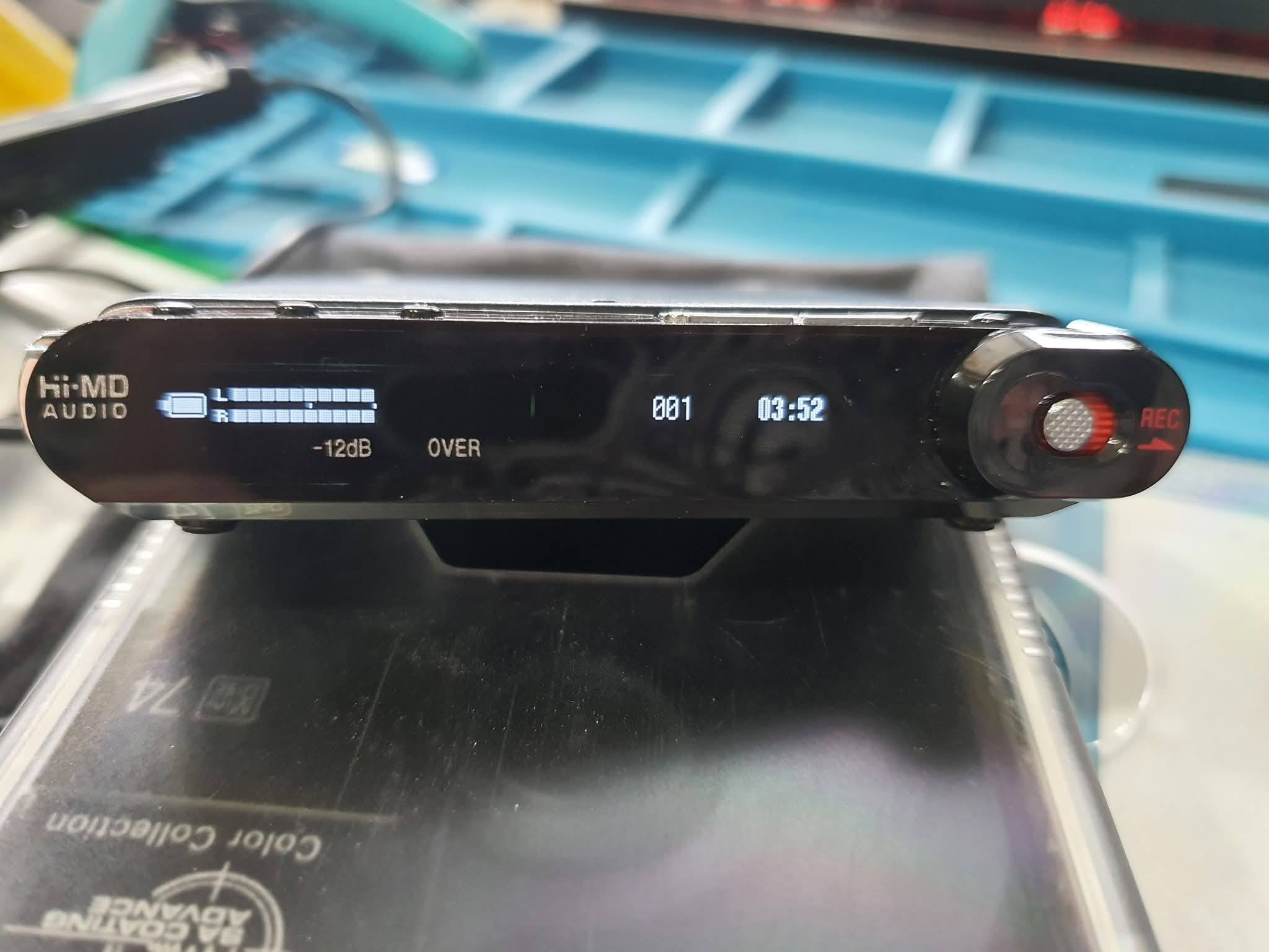 Upgrading Minidisc MZ-RH1 with new OLED displays