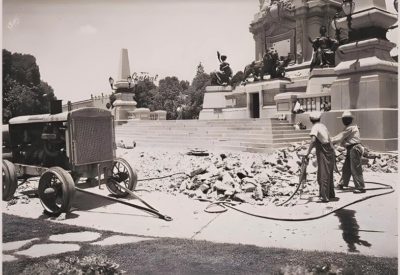 Life - 📸 Restoring a Nation’s Pride: The Angel of Independence, 1940 ...