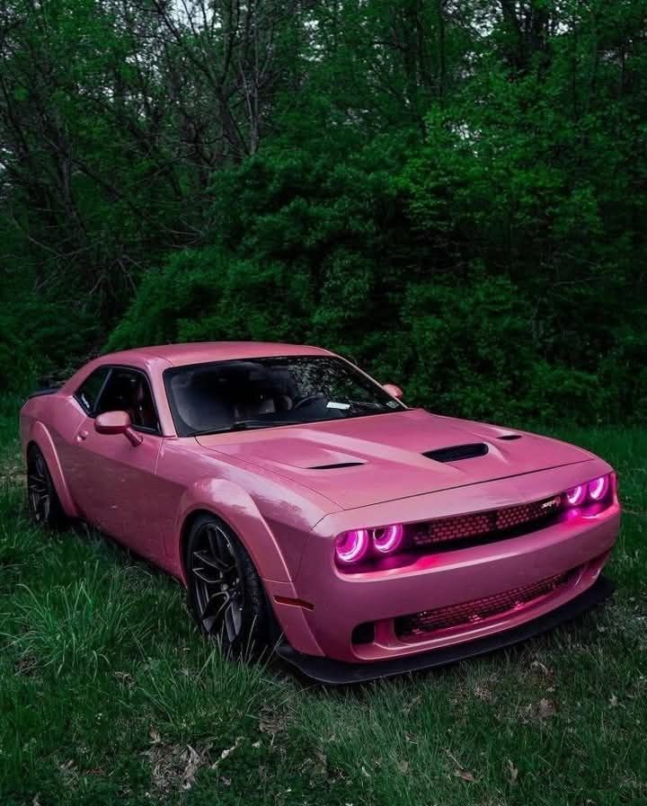 🔴🔥 This all-red Hellcat is on another level.