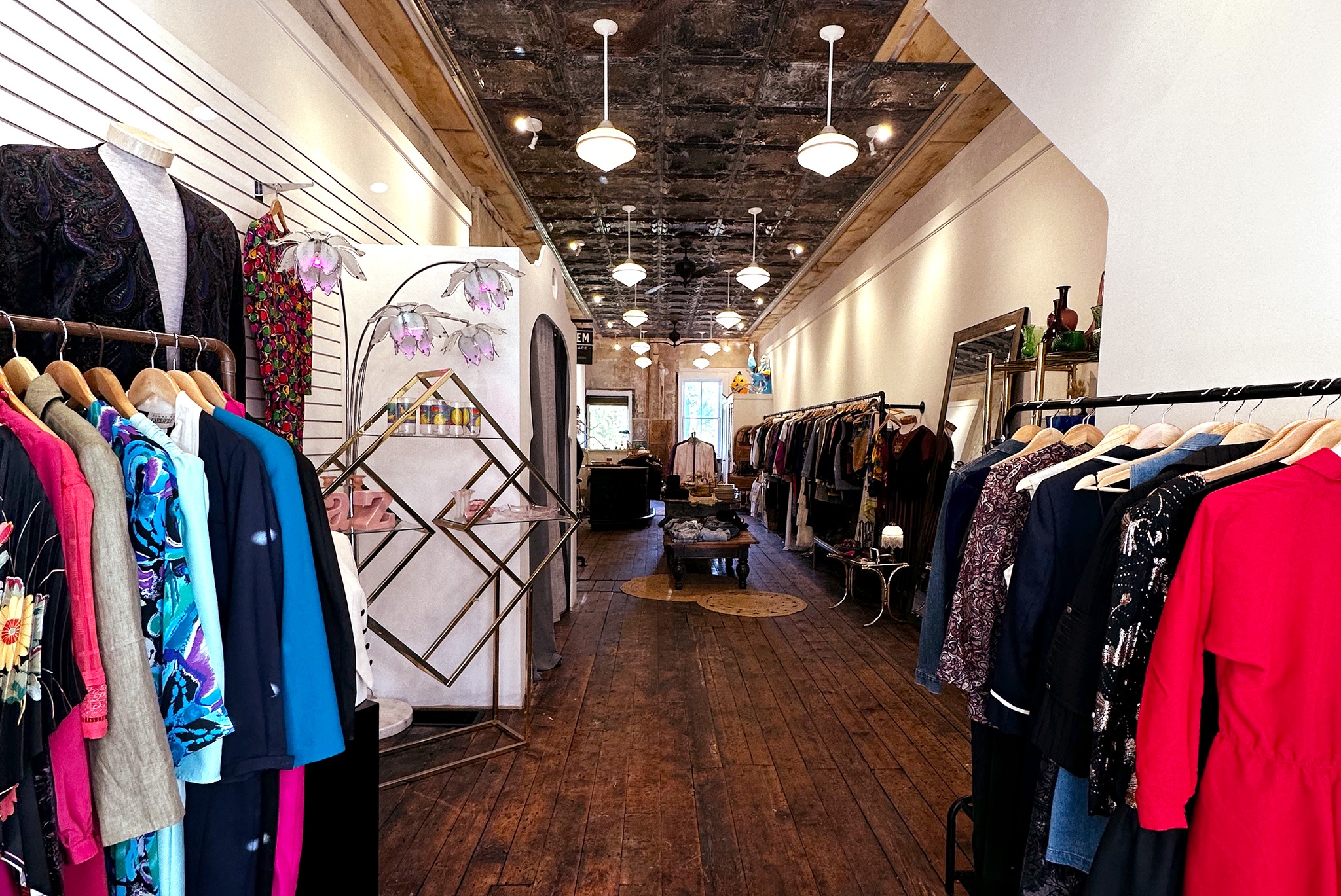 Rousseau Rares Vintage Finds | Paris ON