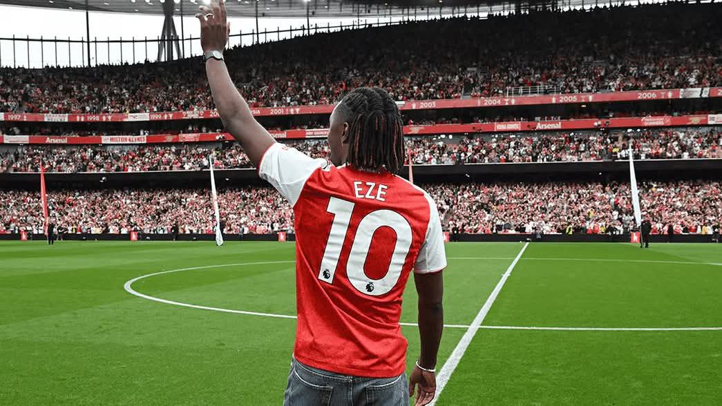 Arsenal player on wearing number 10 jersey