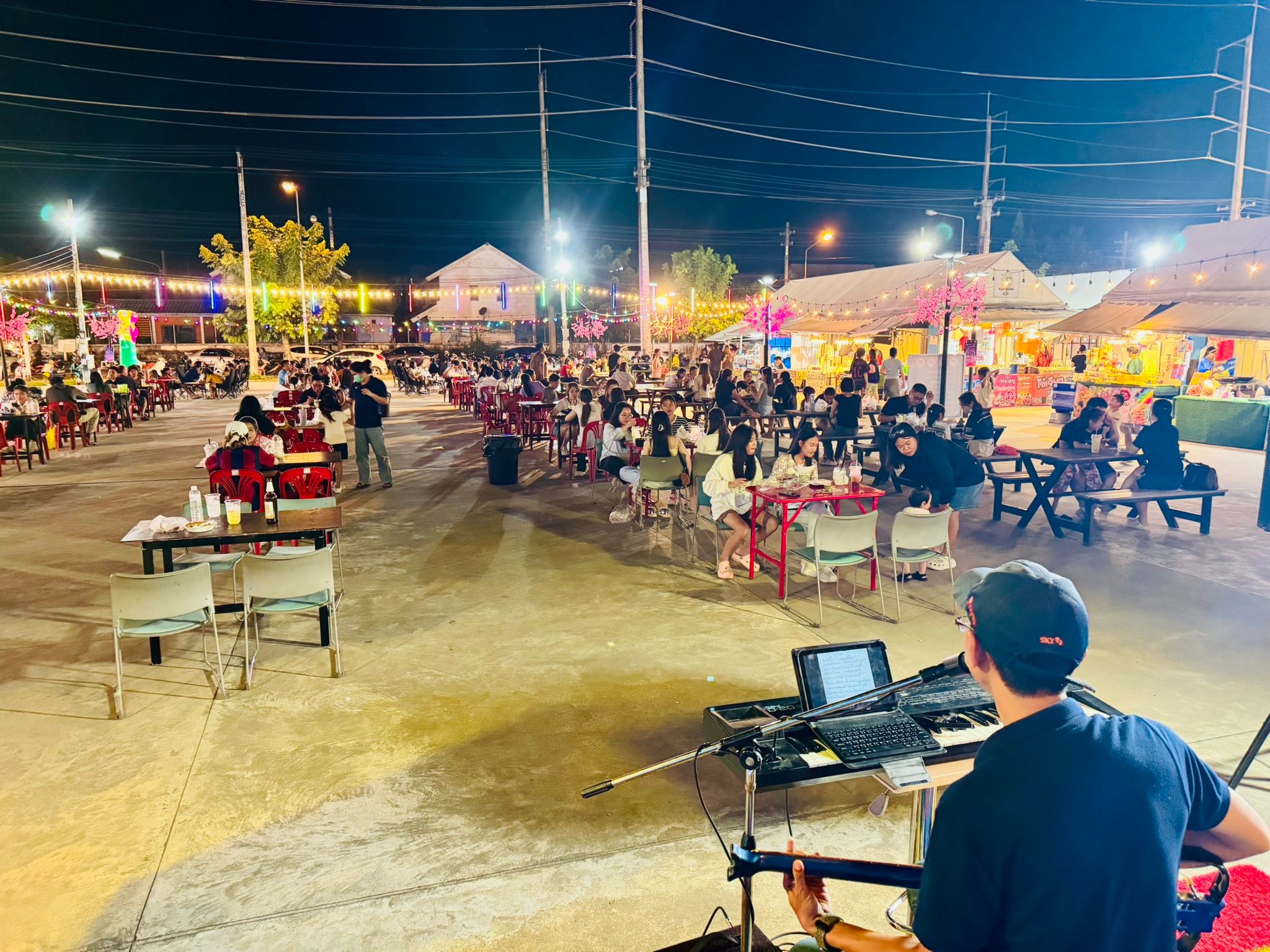 ตลาดเช็คพอยท์ -... - ตลาดเช็คพอยท์ - Checkpoint Night Market