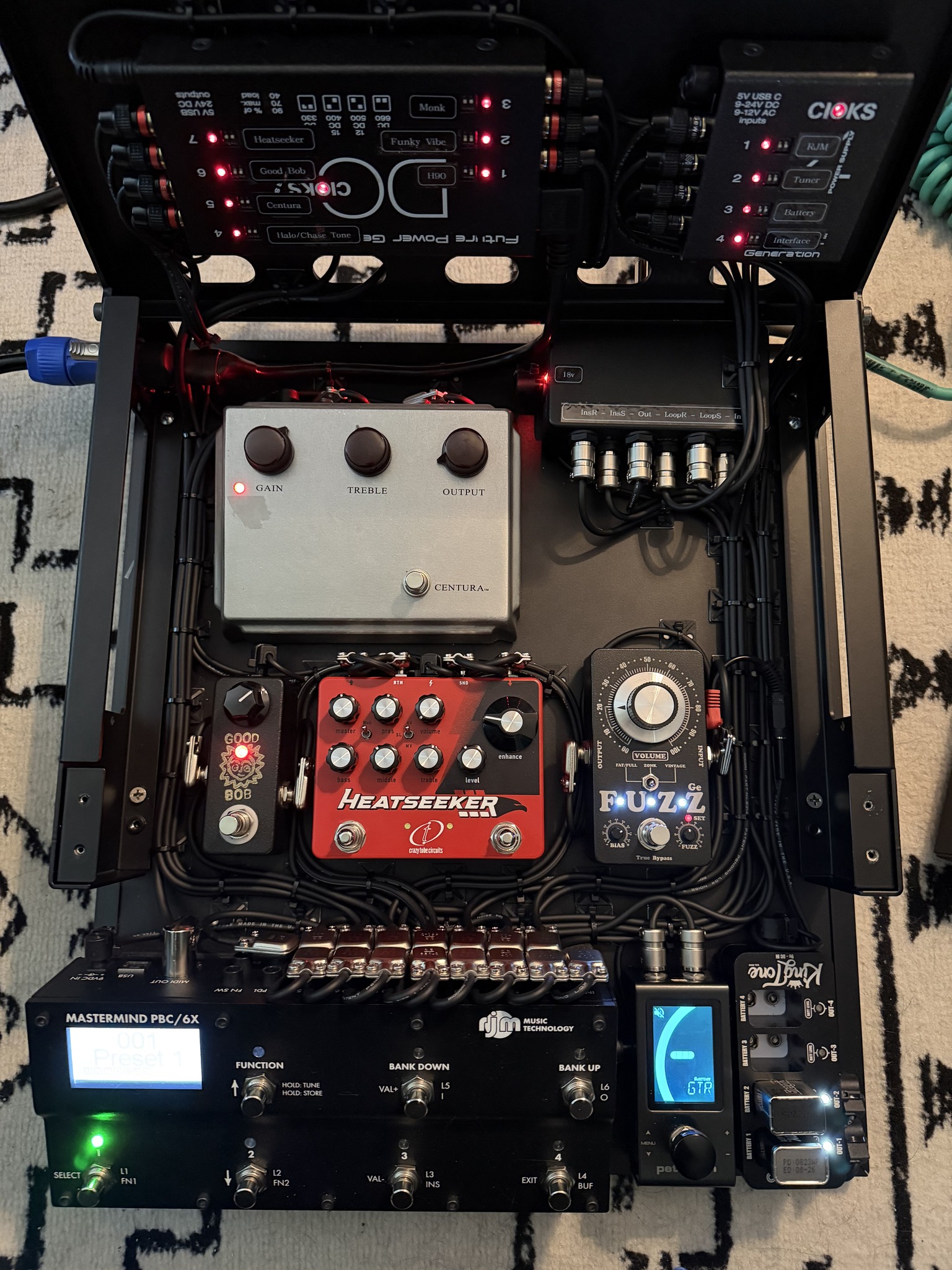 Custom 18x16 Pedalboard with RJM PBC6x and Various Effects