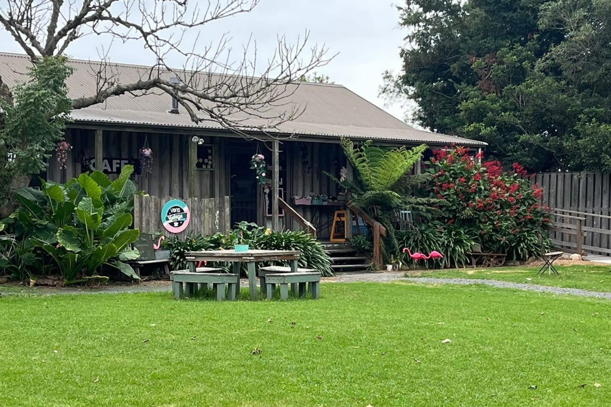 Vons Vintage Cafe | Pyree NSW