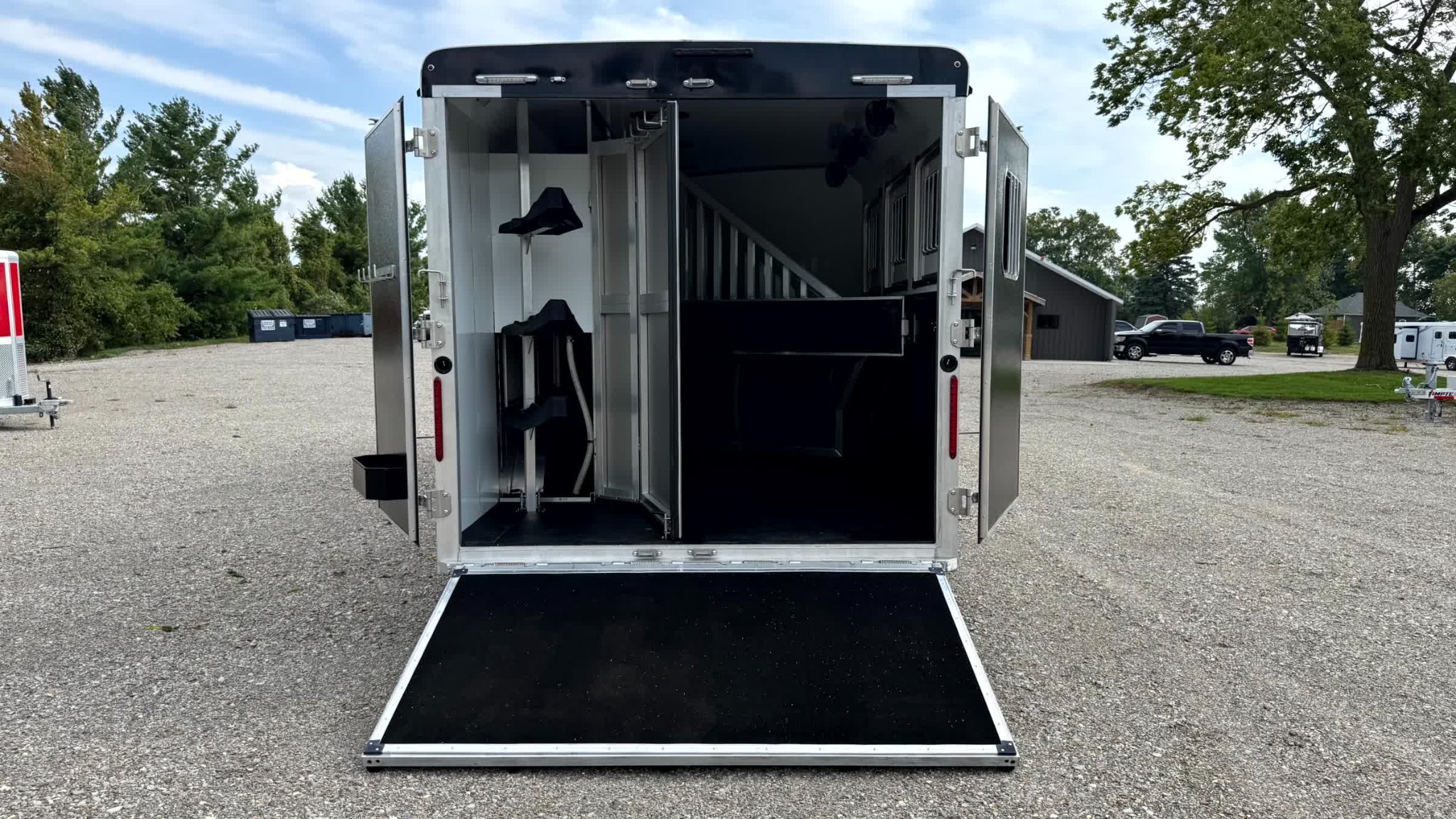 2022 BISON Silverado 8311S 8' shortwall, 3h with ramp