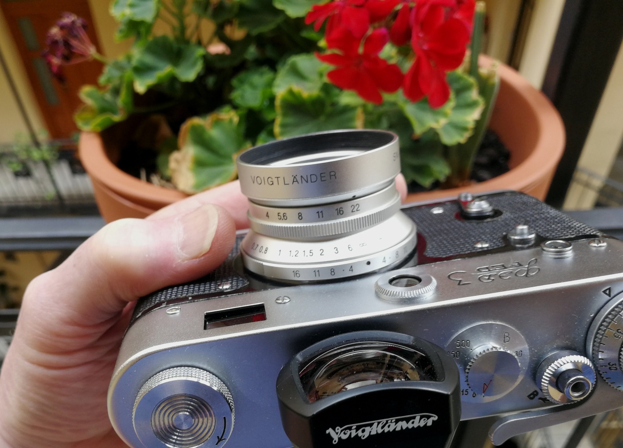 Works perfectly together: Voigtländer Snapshot-Skopar 25mm F4 MC 