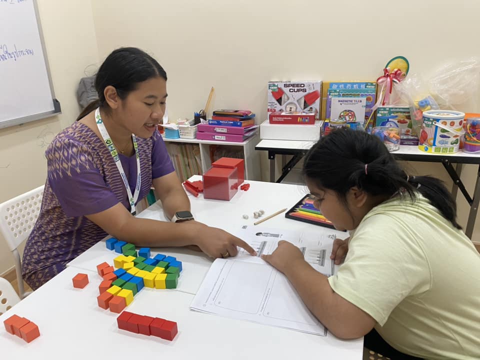 บรรยากาศคลาสเรียน Math กับน้องมีนา P3A กับการนับจำนวนไม่เกิน 100,000 ...