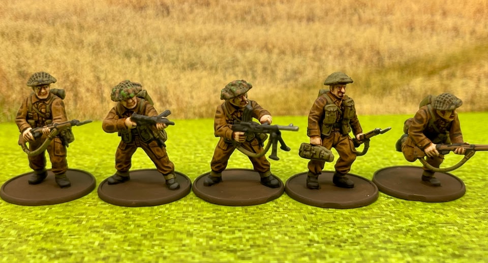 Ww2 British tank crewman by Sovereign 2000. 1:35. Temporary base.