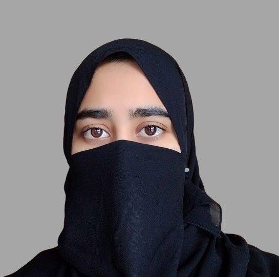 Hamna Khan - Going to deliver a final draft in an hour... | Facebook