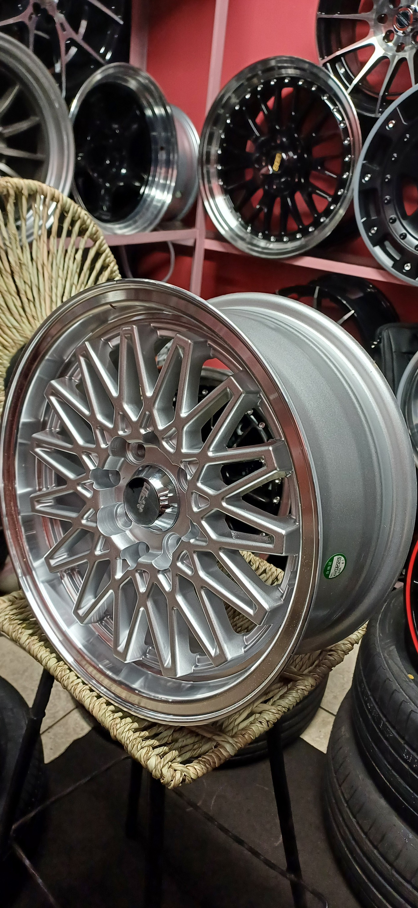 Brend nwe rims size 18 5holes 10.5j wide balom effects available 