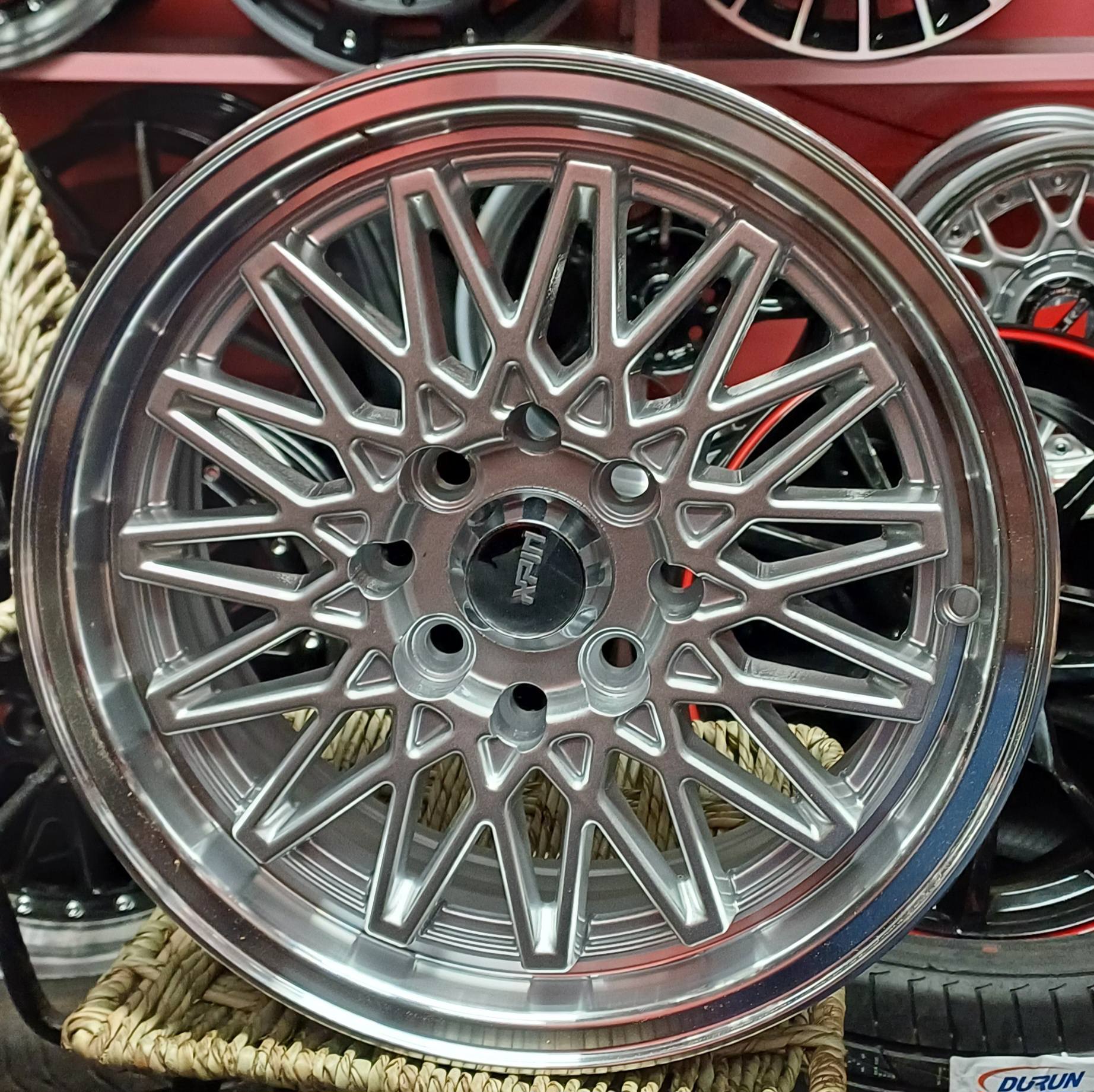 Brend nwe rims size 18 5holes 10.5j wide balom effects available 