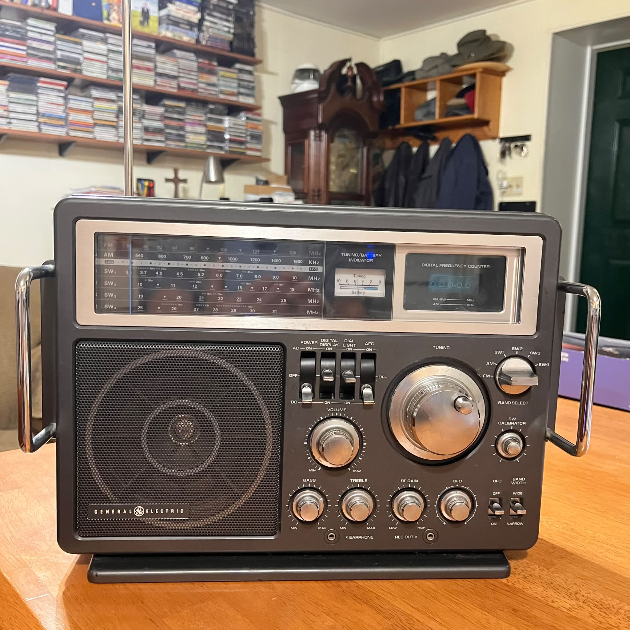 General Electric GE 7-2990A vintage radio from Japan