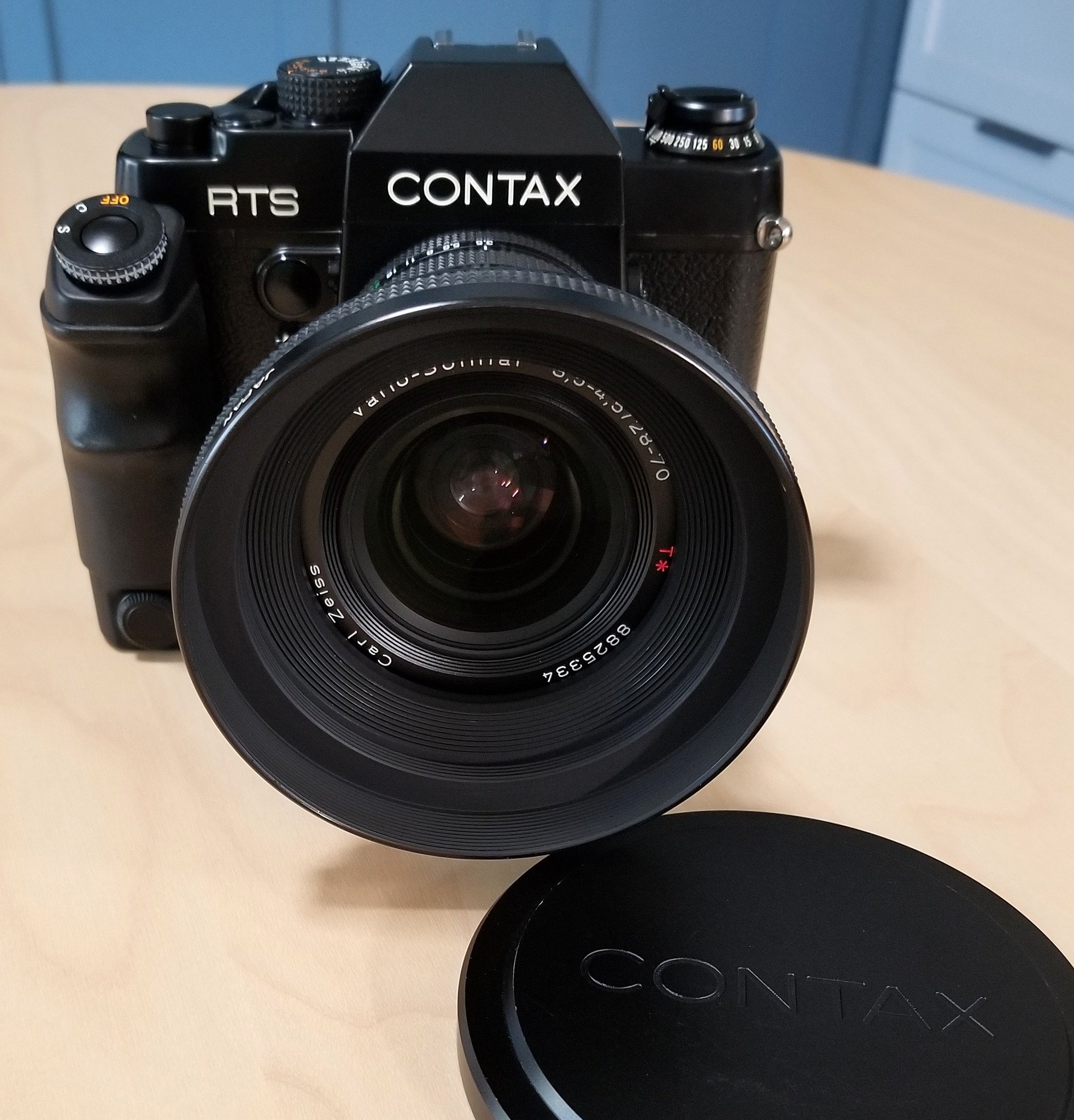 Contax RX + Zeiss Vario Sonnar 28-85mm f3.3-4(Strobe)